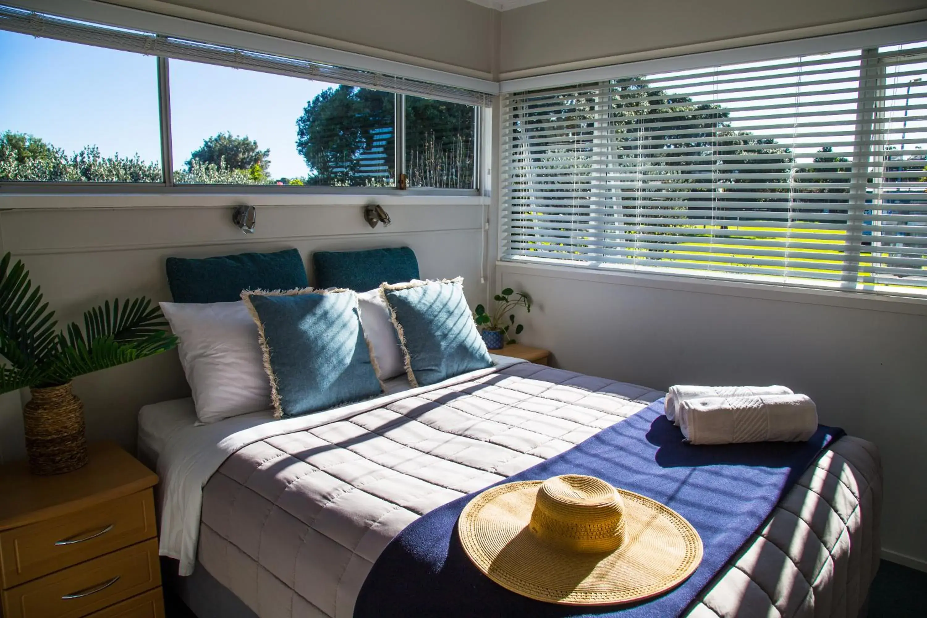 Three-Bedroom House in Hahei Beach Resort Three-Bedroom House in Hahei Beach Resort