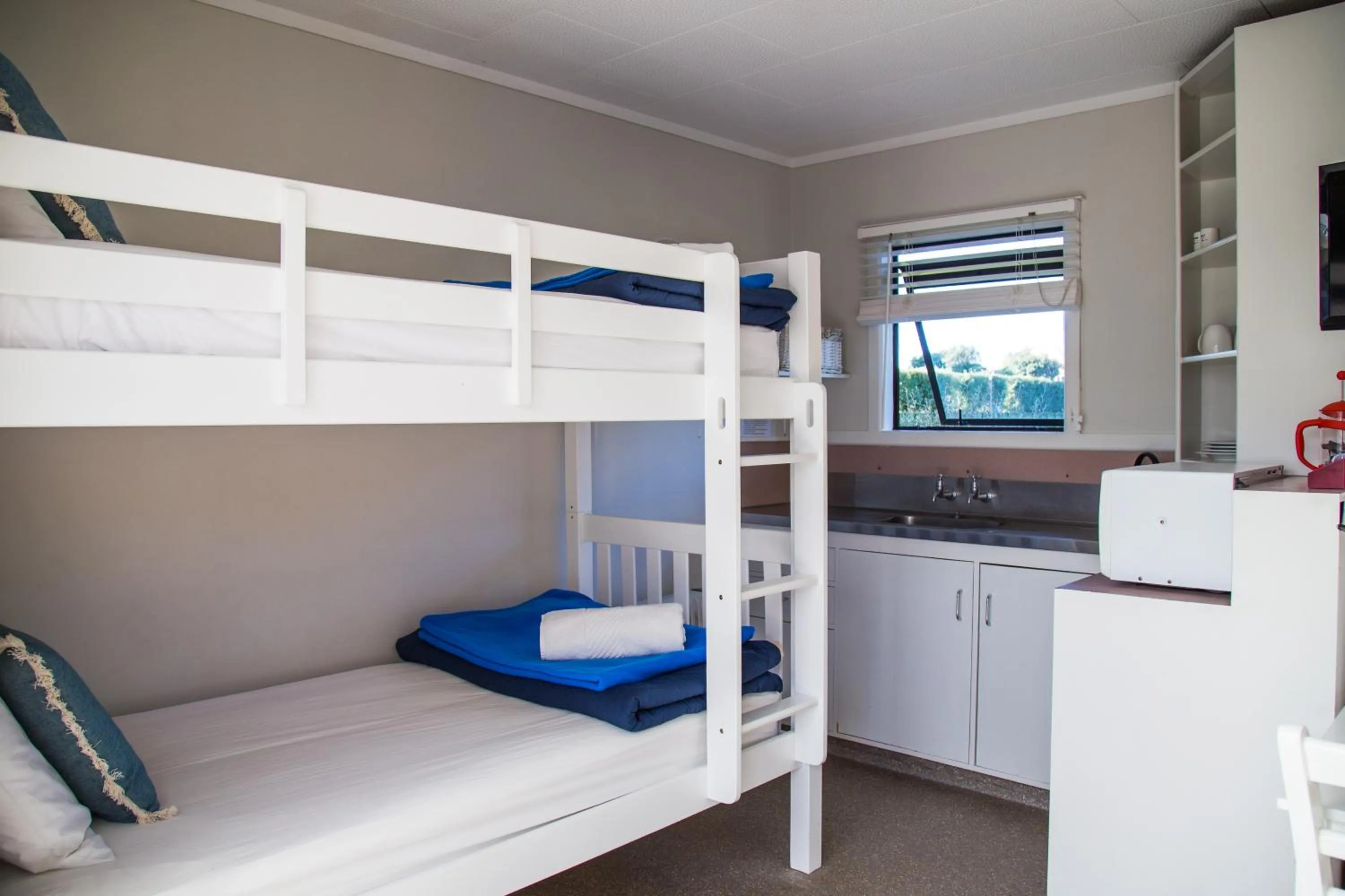 Patio, Bed in Hahei Beach Resort