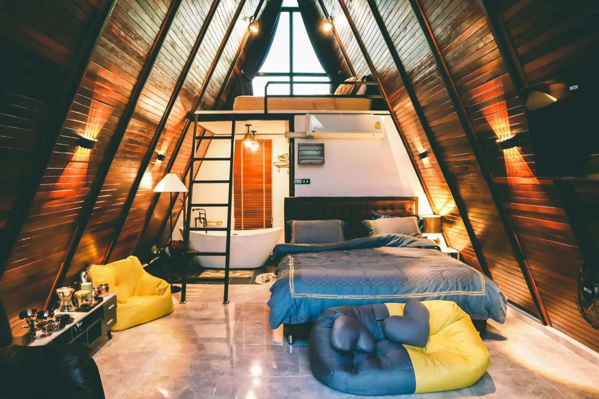 Bed in Nakara Villas & Glamping Udon Thani