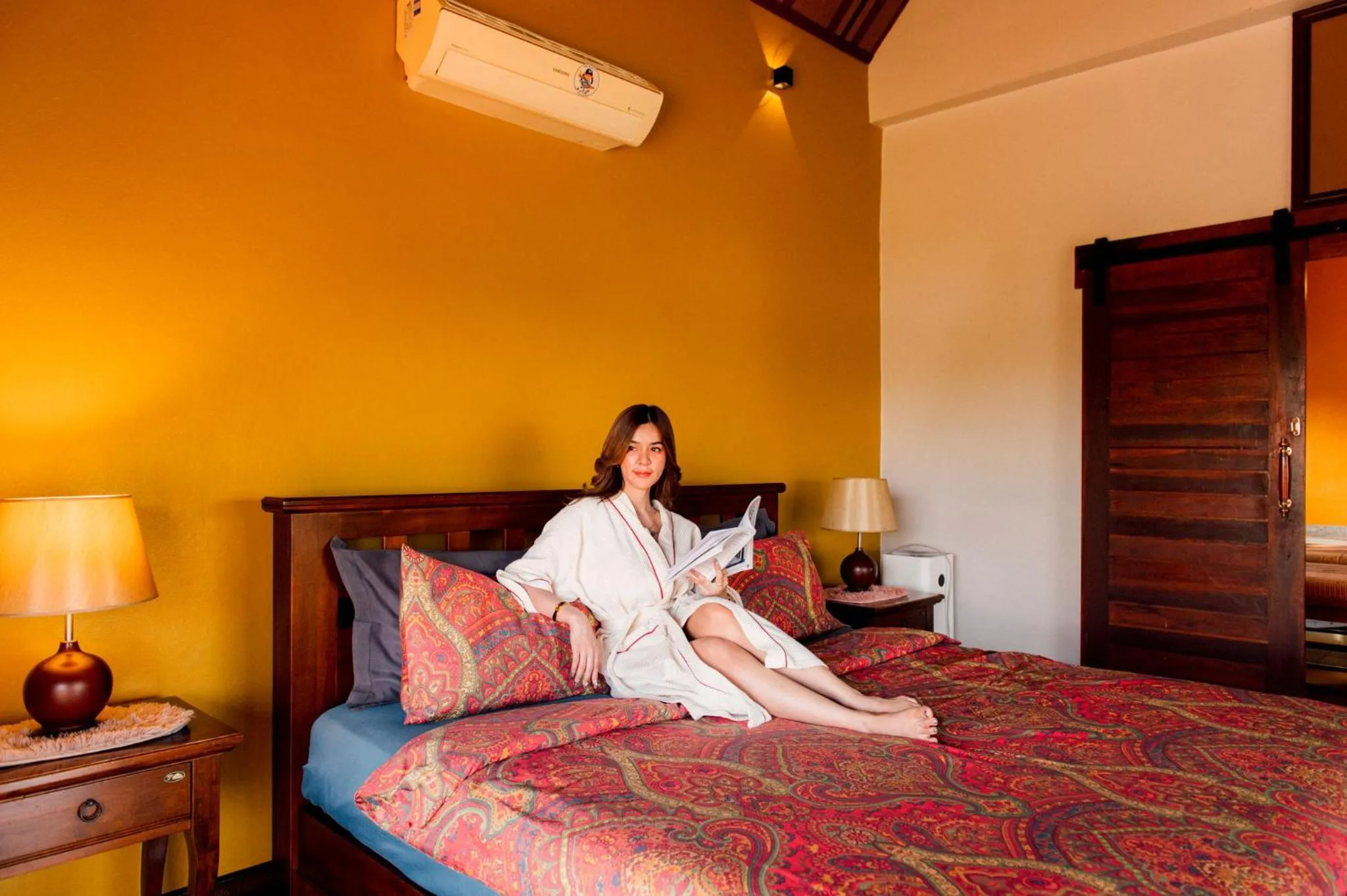 Bed in Nakara Villas & Glamping Udon Thani