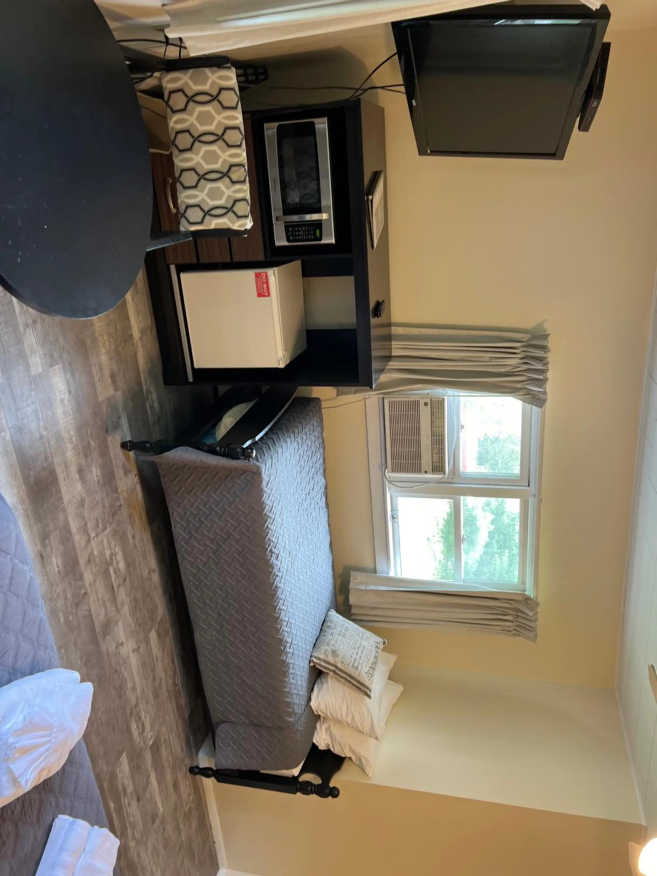 Bed in Colton Point Motel