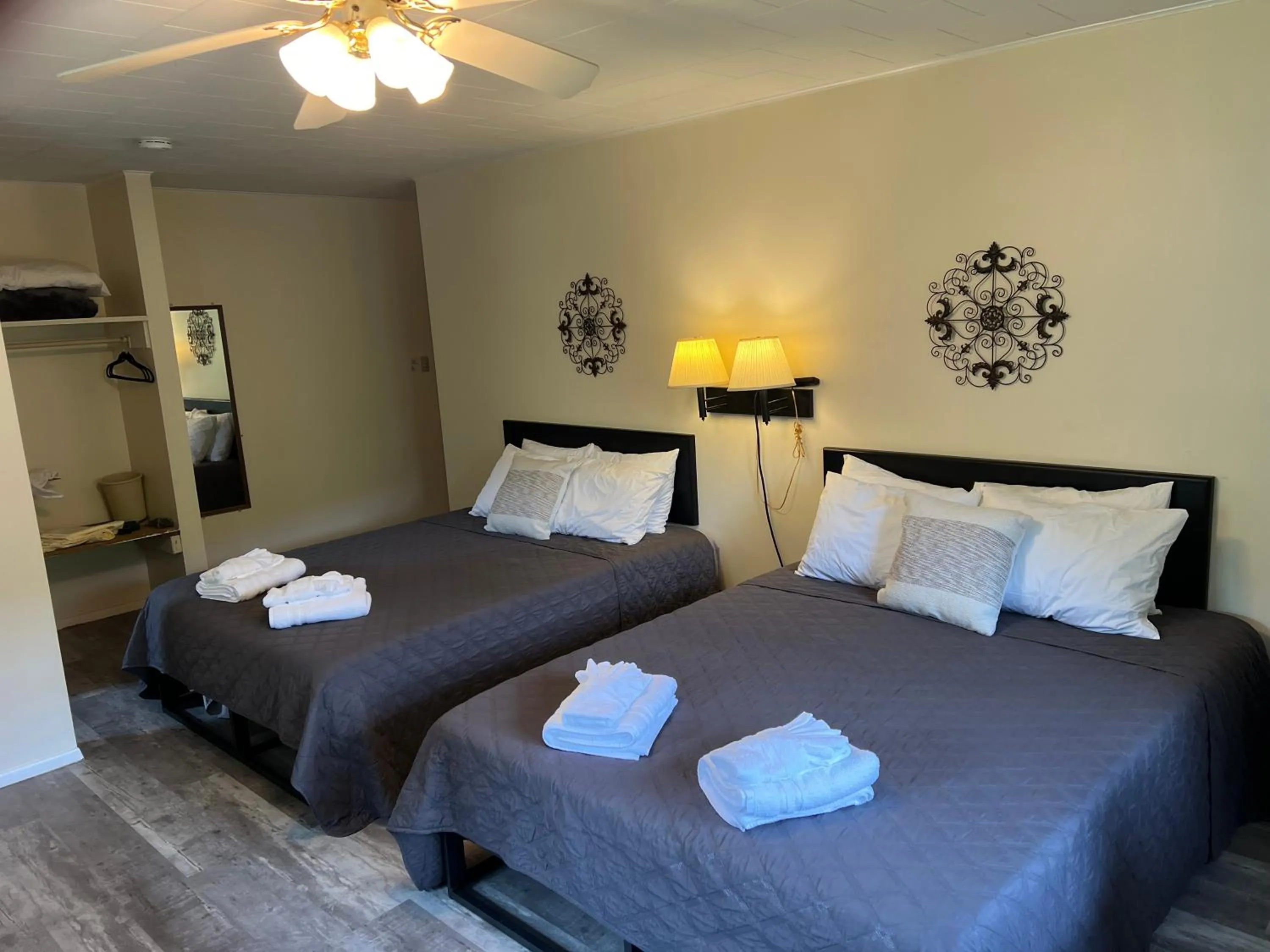 Bed in Colton Point Motel