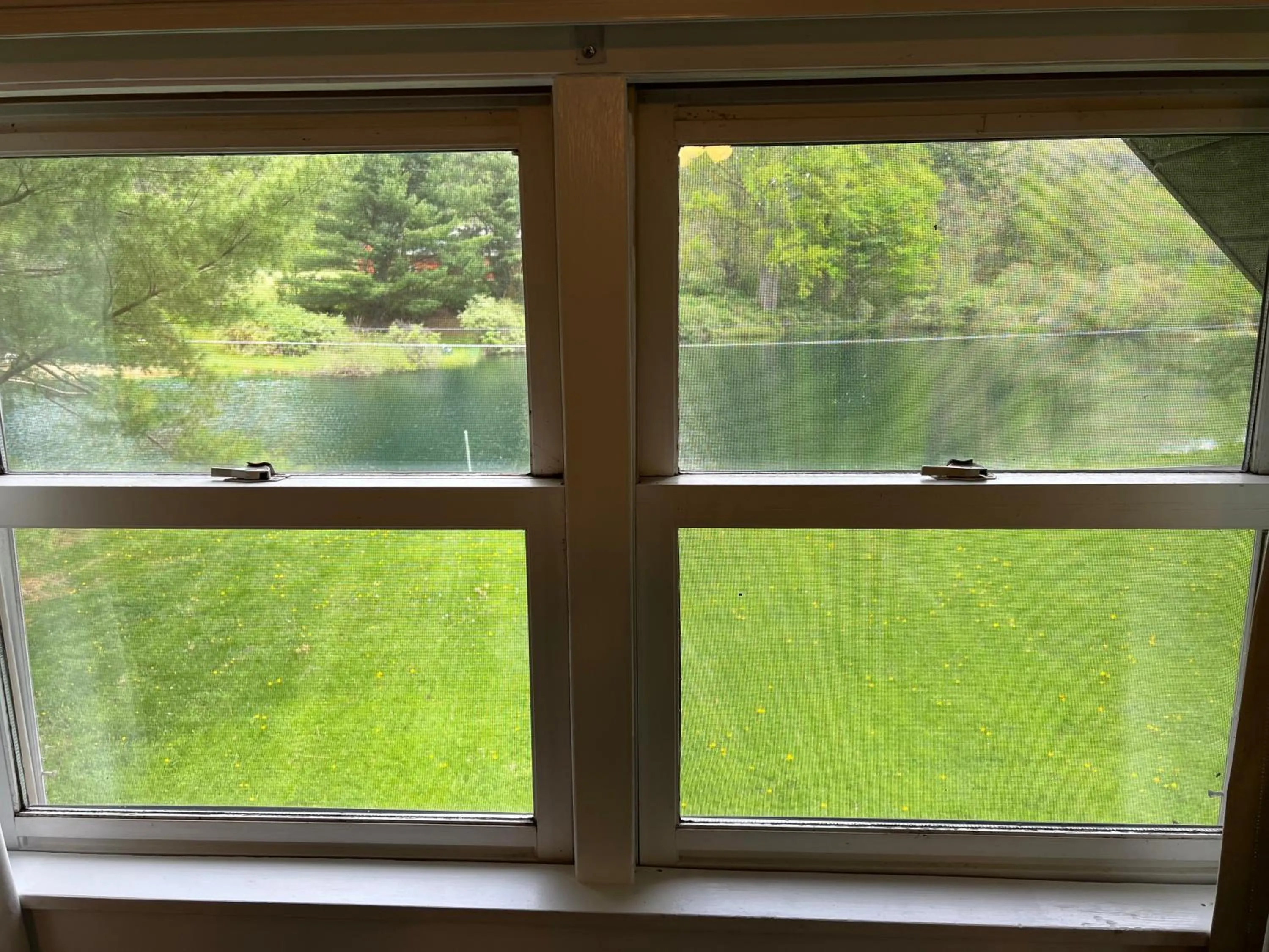 Day in Colton Point Motel