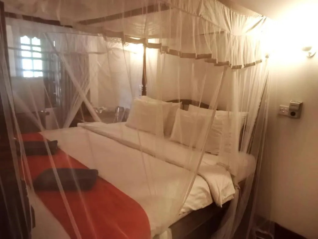 Bed in Surf Sea Breeze