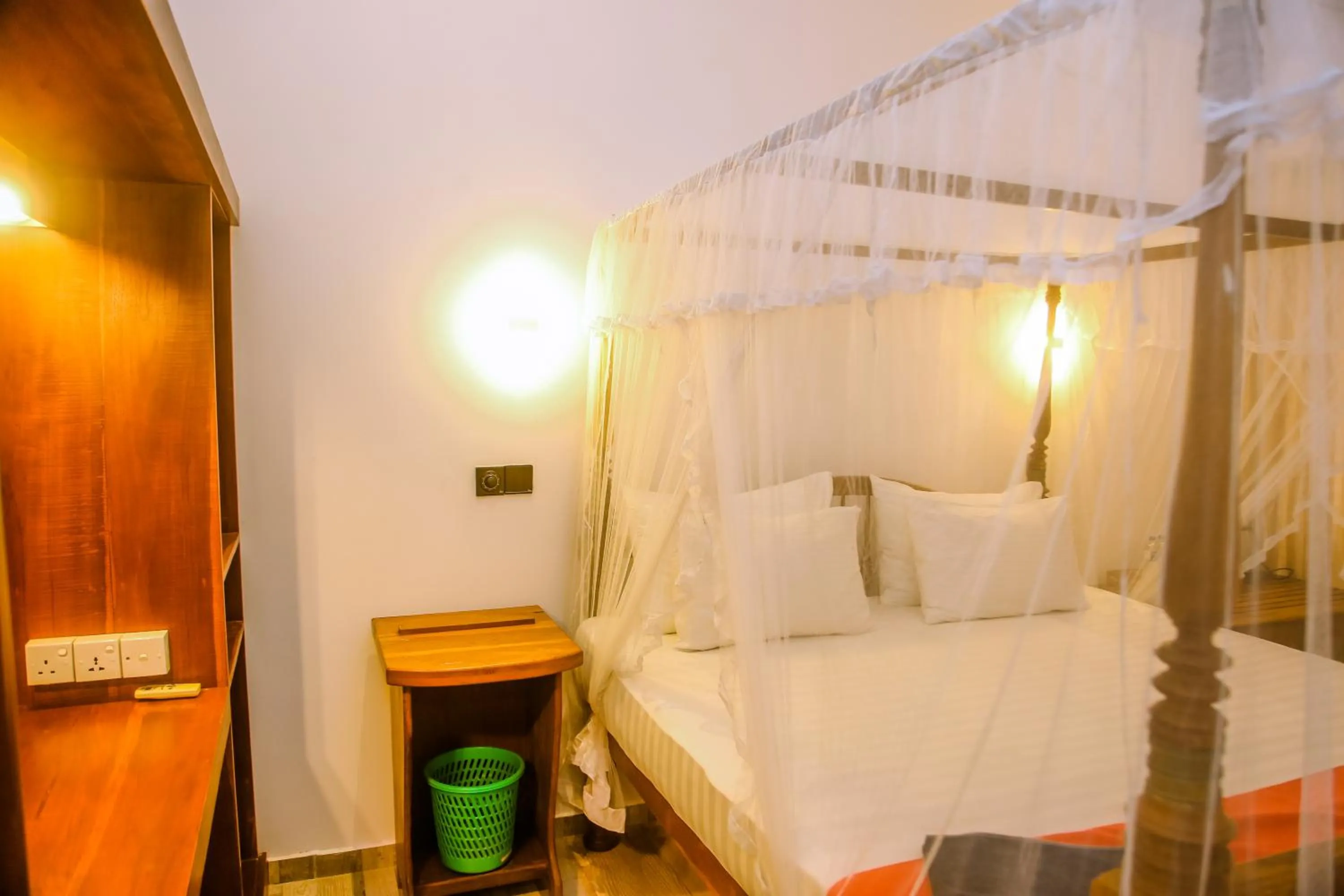 Bed in Surf Sea Breeze