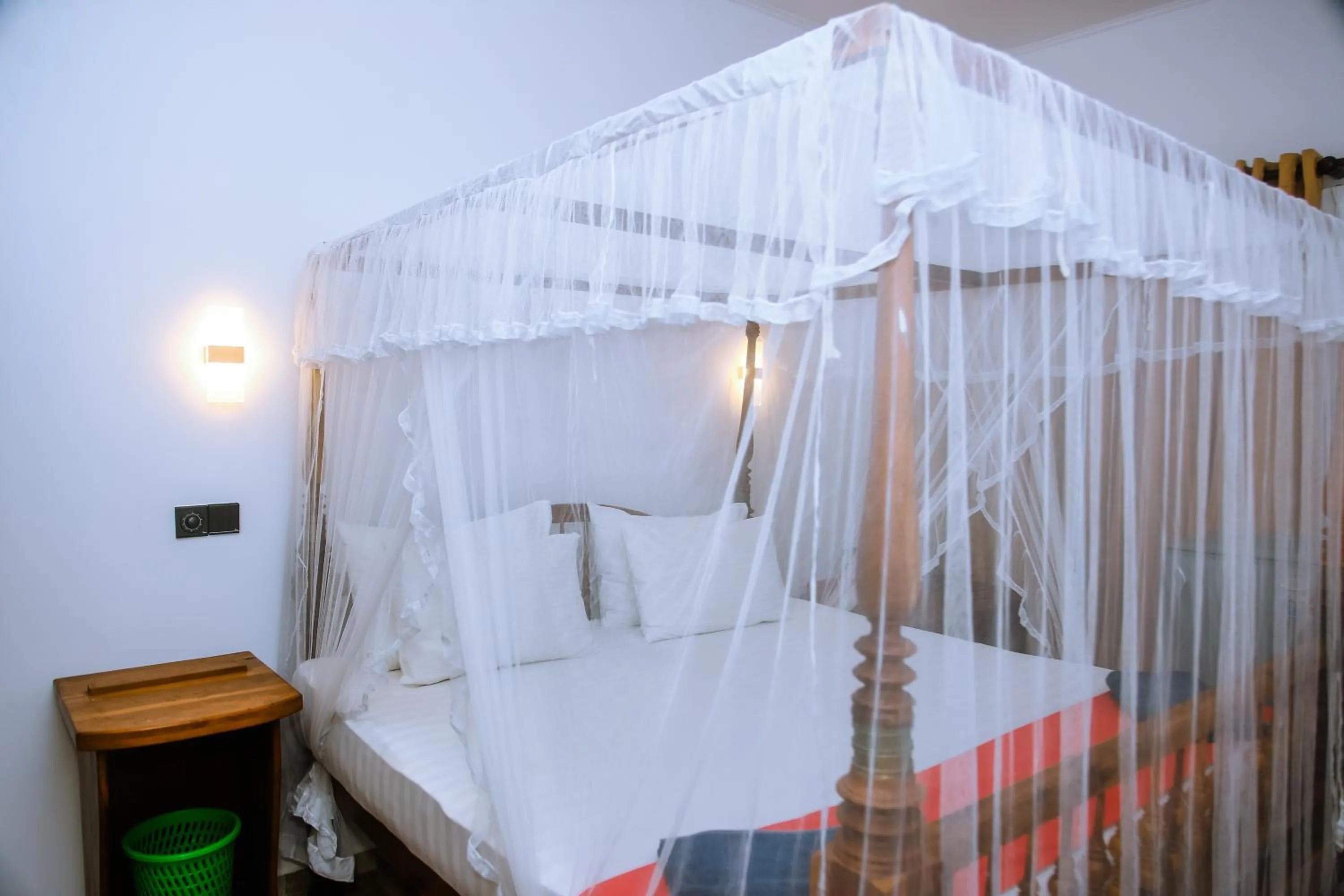 Bed in Surf Sea Breeze