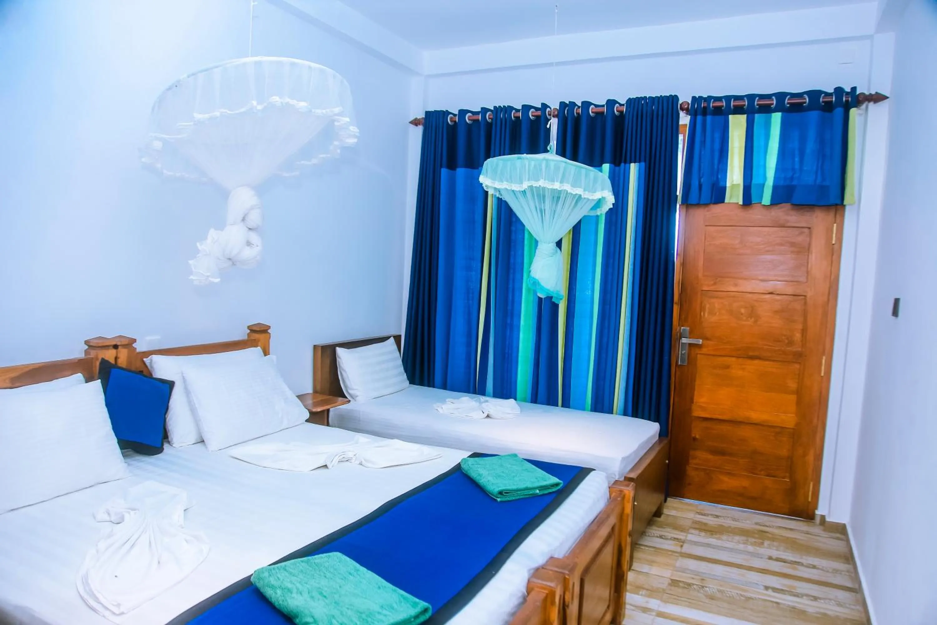 Bed in Surf Sea Breeze