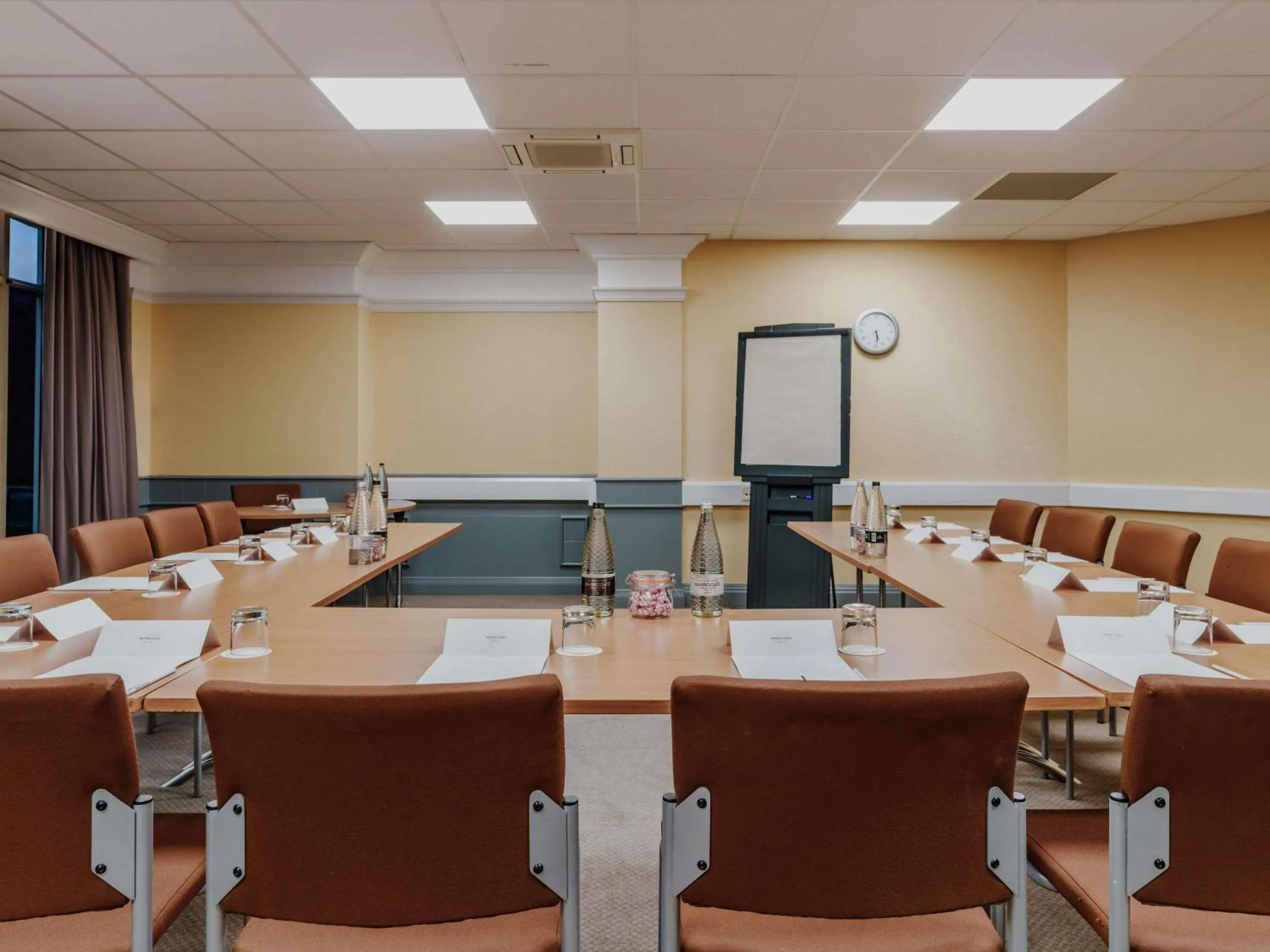 Meeting/conference room in Mercure Daventry Court Hotel