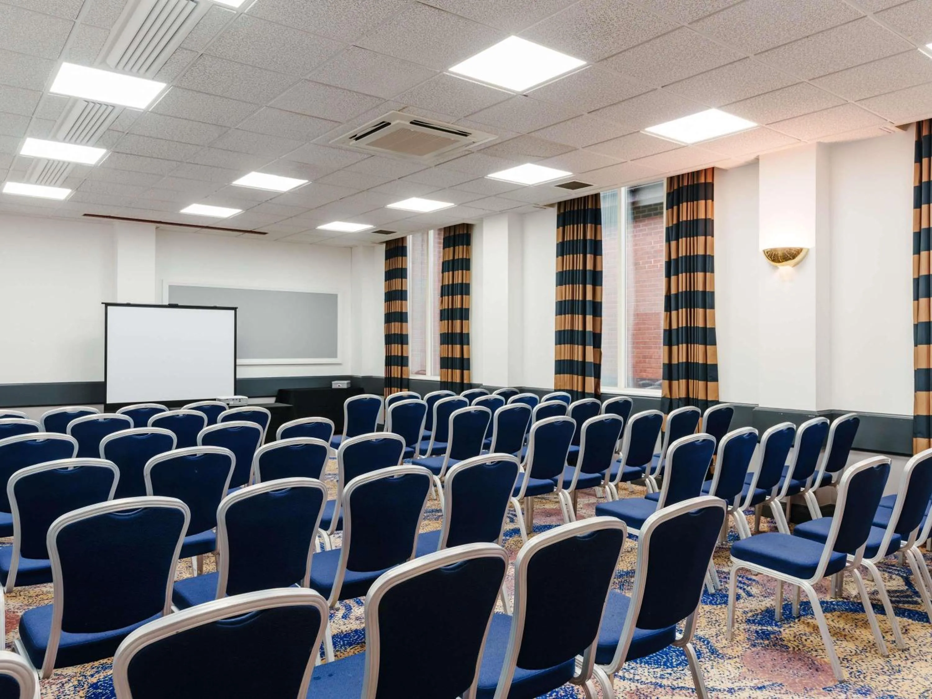 Meeting/conference room in Mercure Daventry Court Hotel