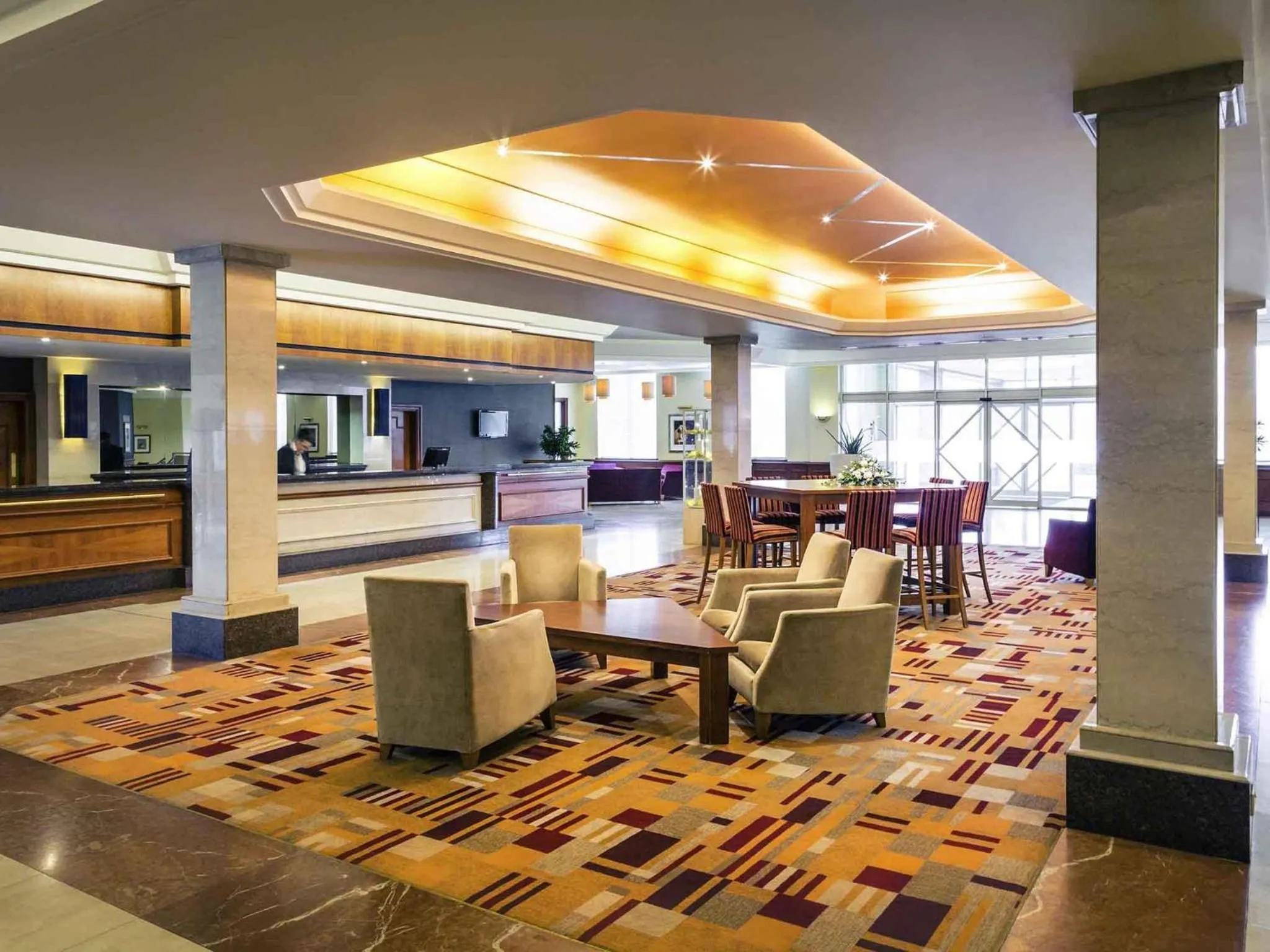 Lounge or bar in Mercure Daventry Court Hotel