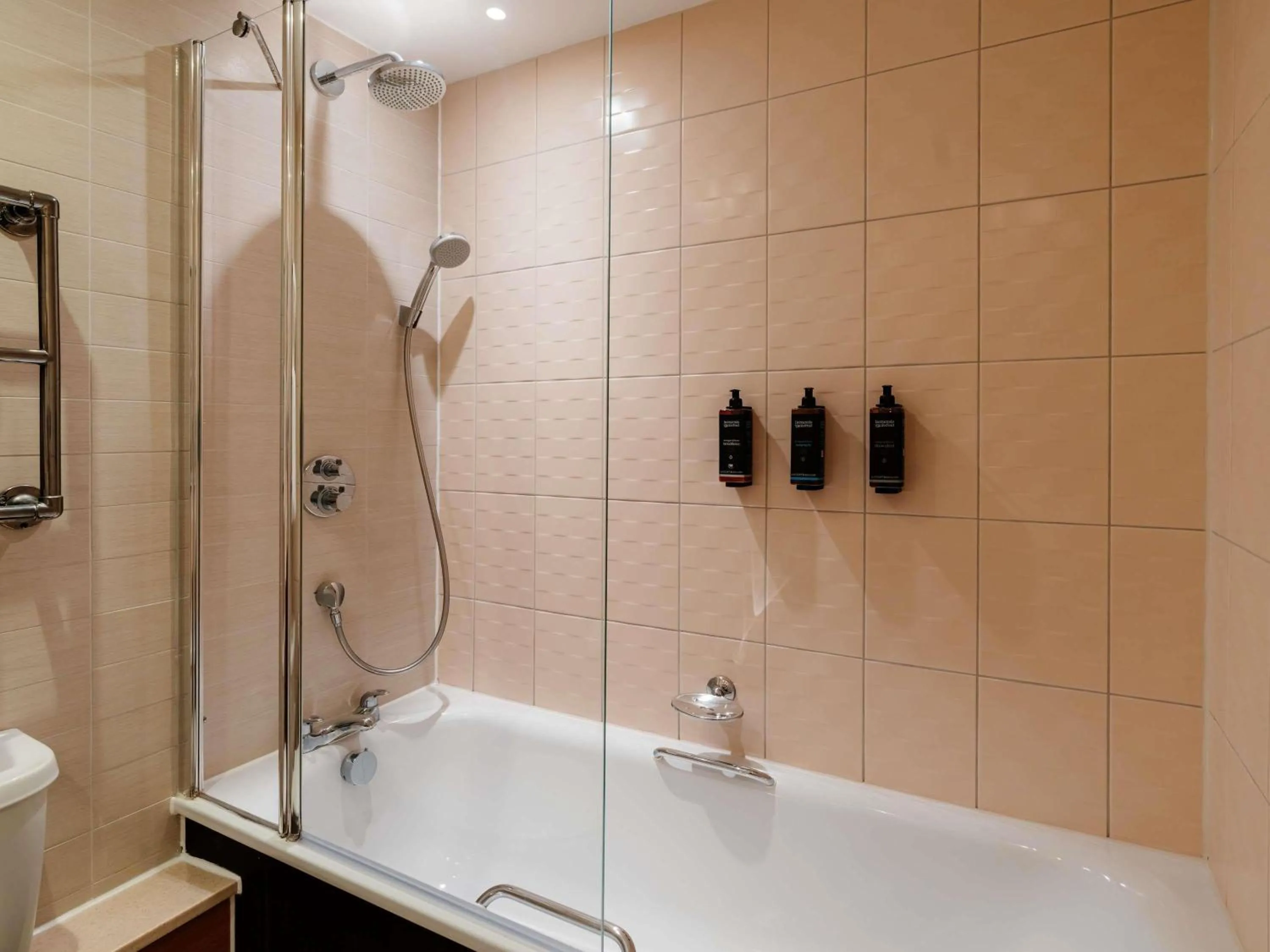 Bedroom in Mercure Daventry Court Hotel