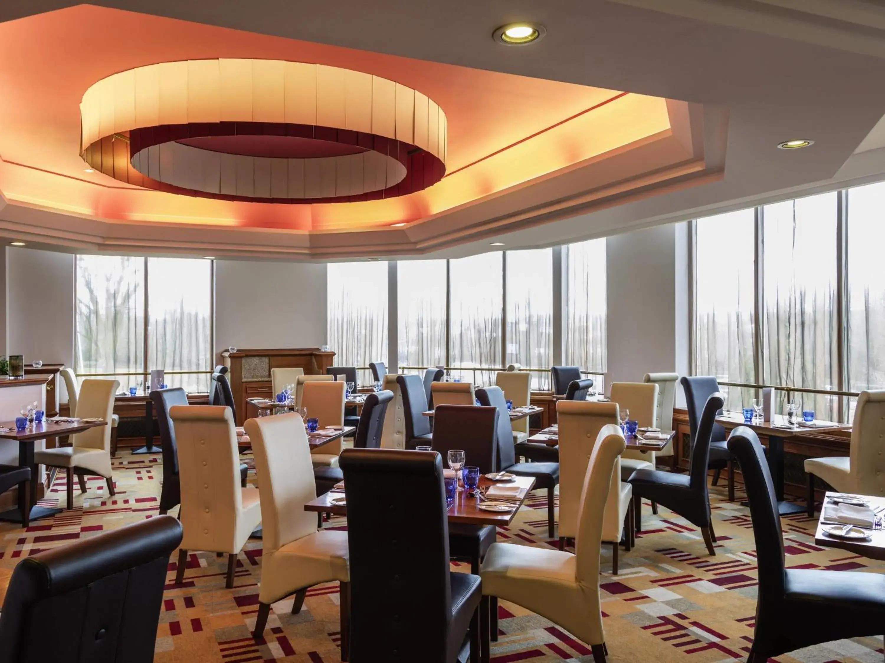 Restaurant/places to eat in Mercure Daventry Court Hotel Restaurant/places to eat in Mercure Daventry Court Hotel