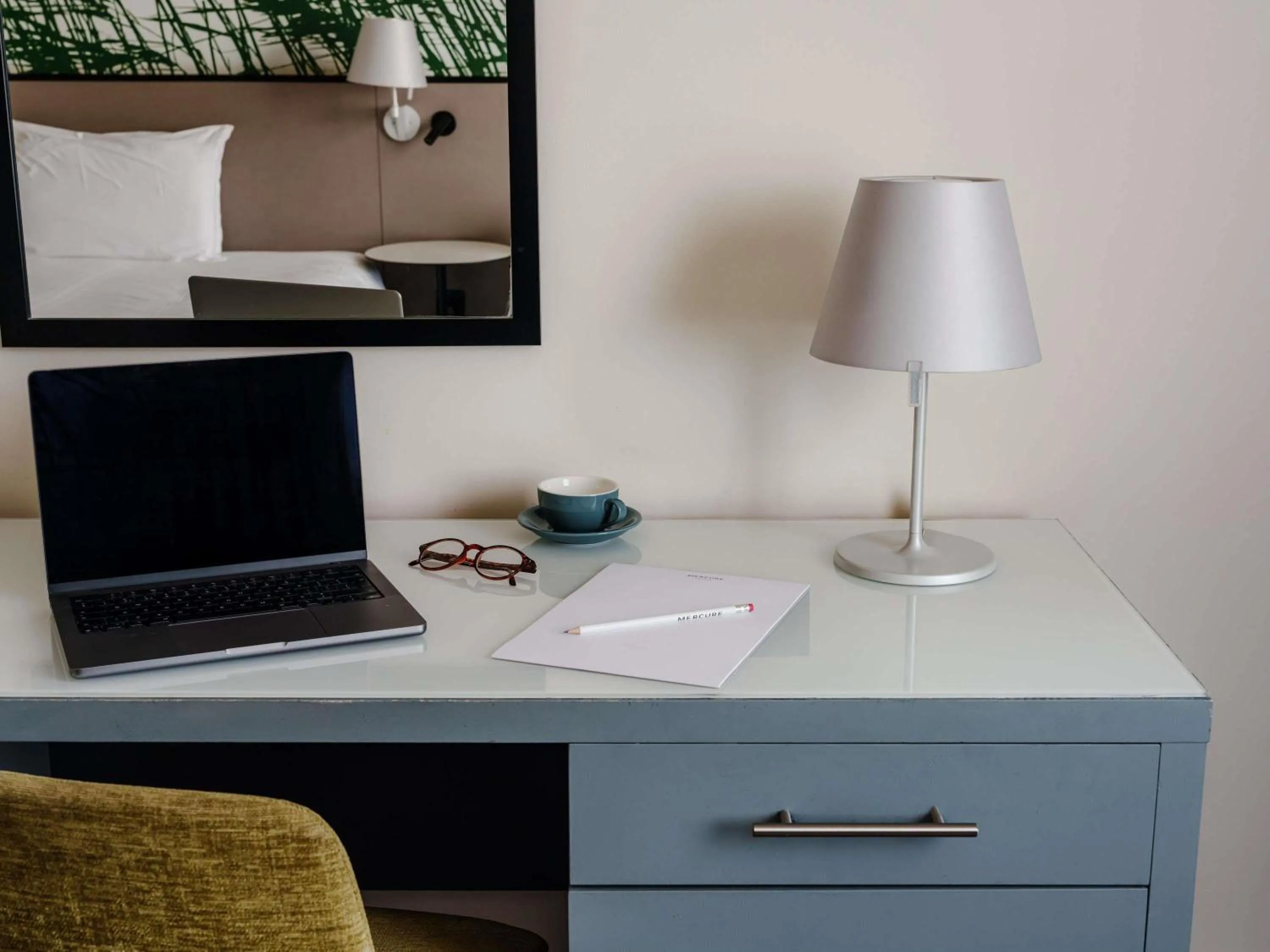 Bedroom in Mercure Daventry Court Hotel