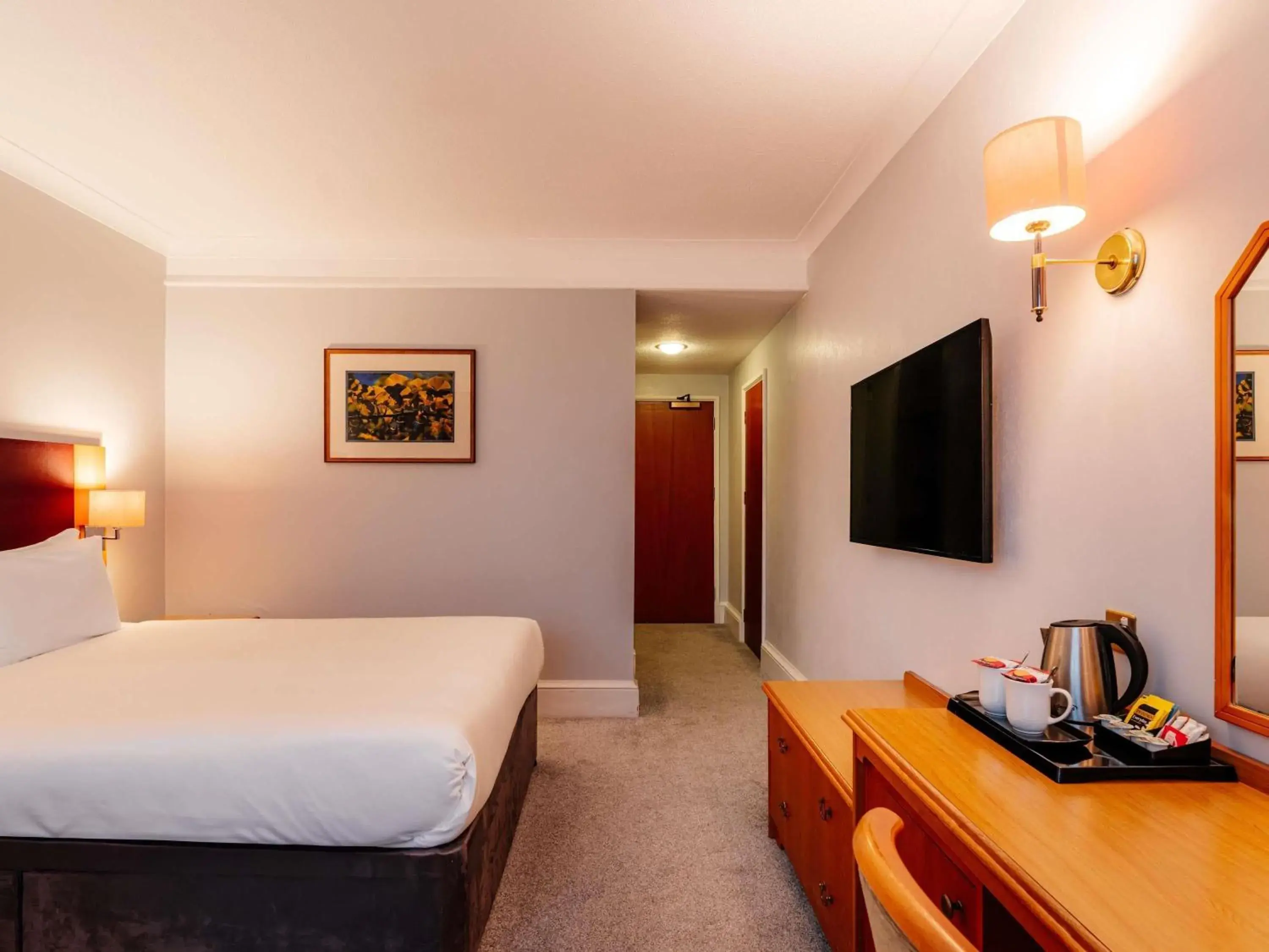 Bedroom, Bed in Mercure Daventry Court Hotel Bedroom, Bed in Mercure Daventry Court Hotel