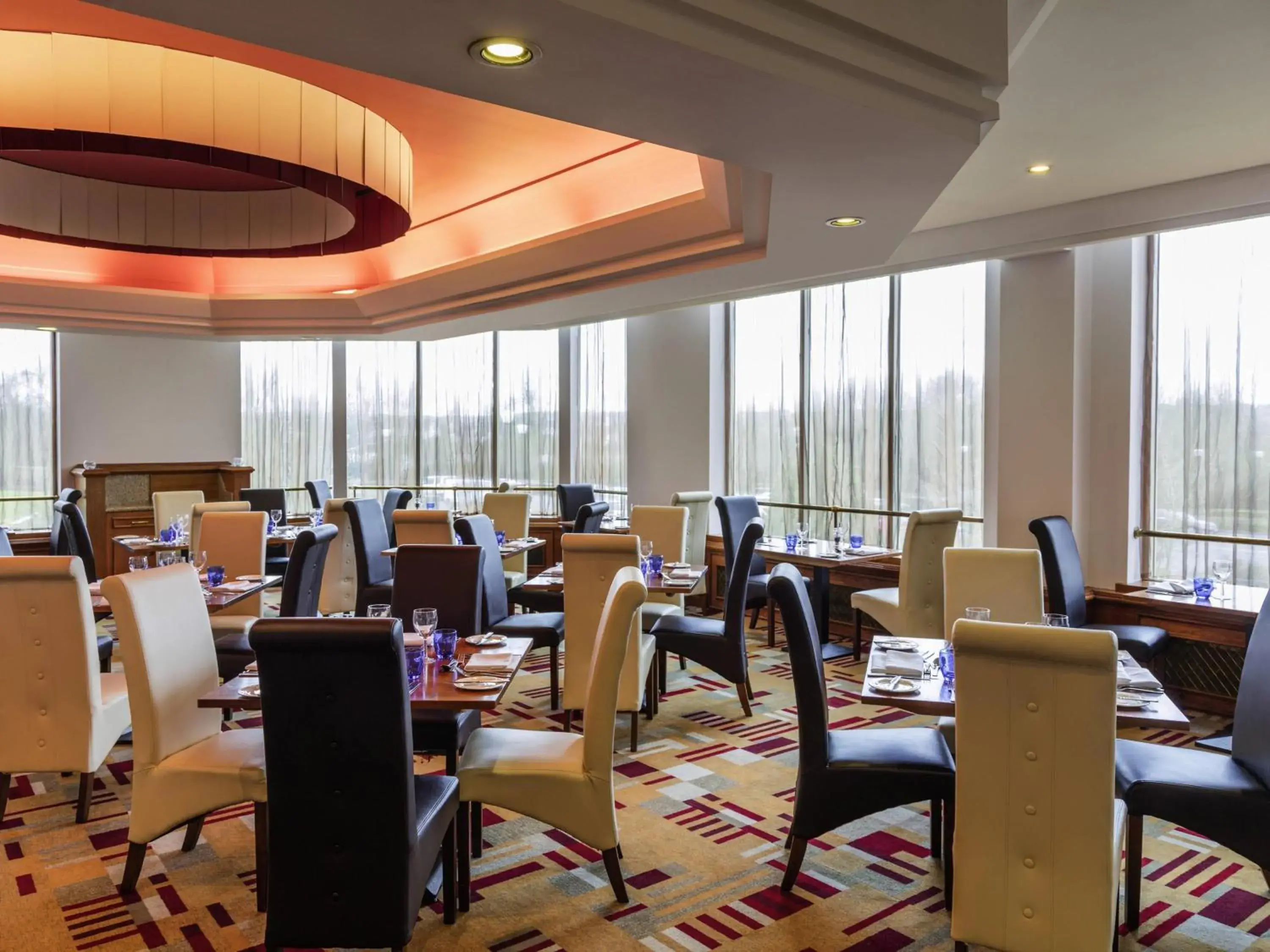 Restaurant/places to eat in Mercure Daventry Court Hotel Restaurant/places to eat in Mercure Daventry Court Hotel