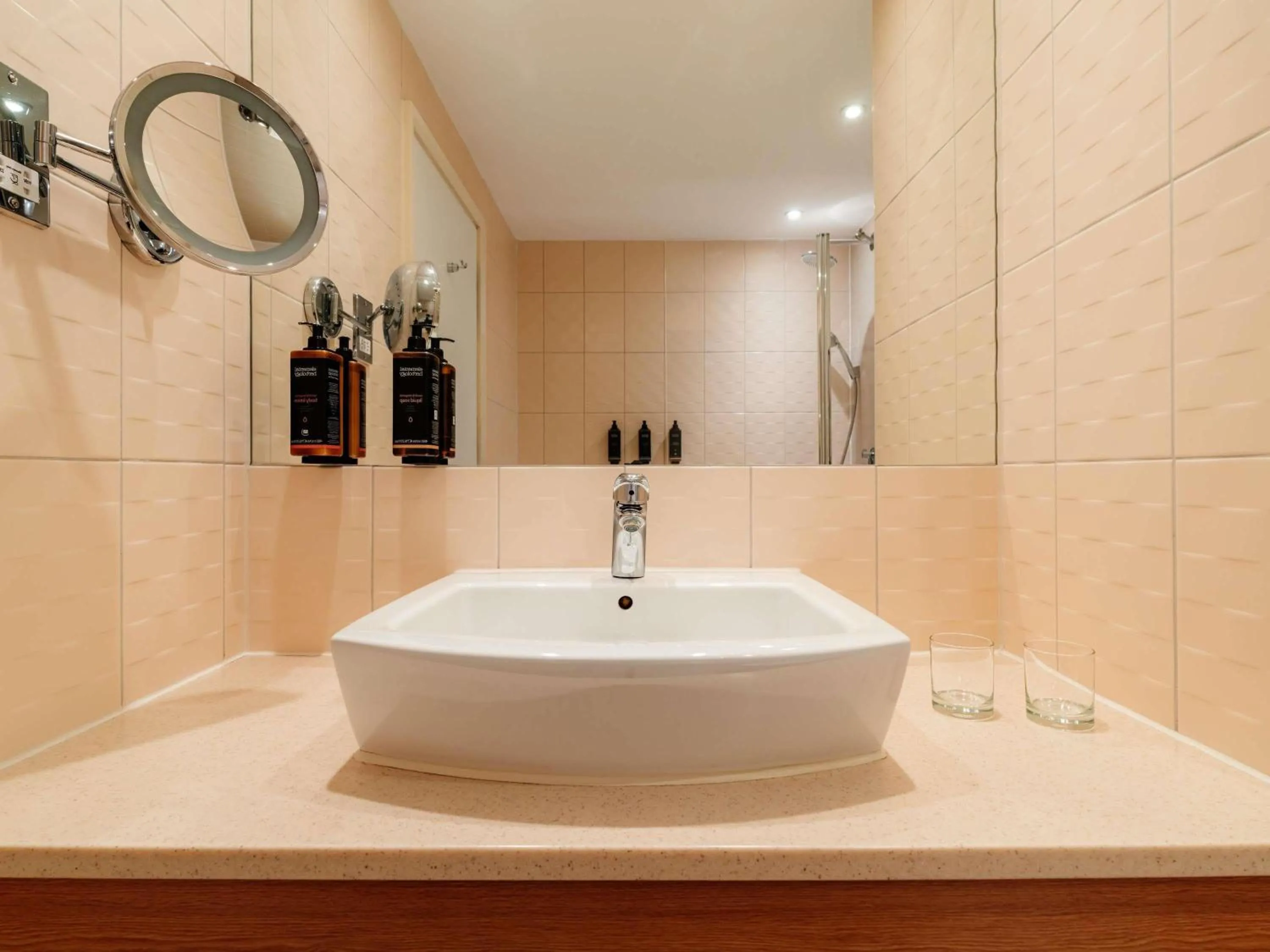 Bedroom in Mercure Daventry Court Hotel