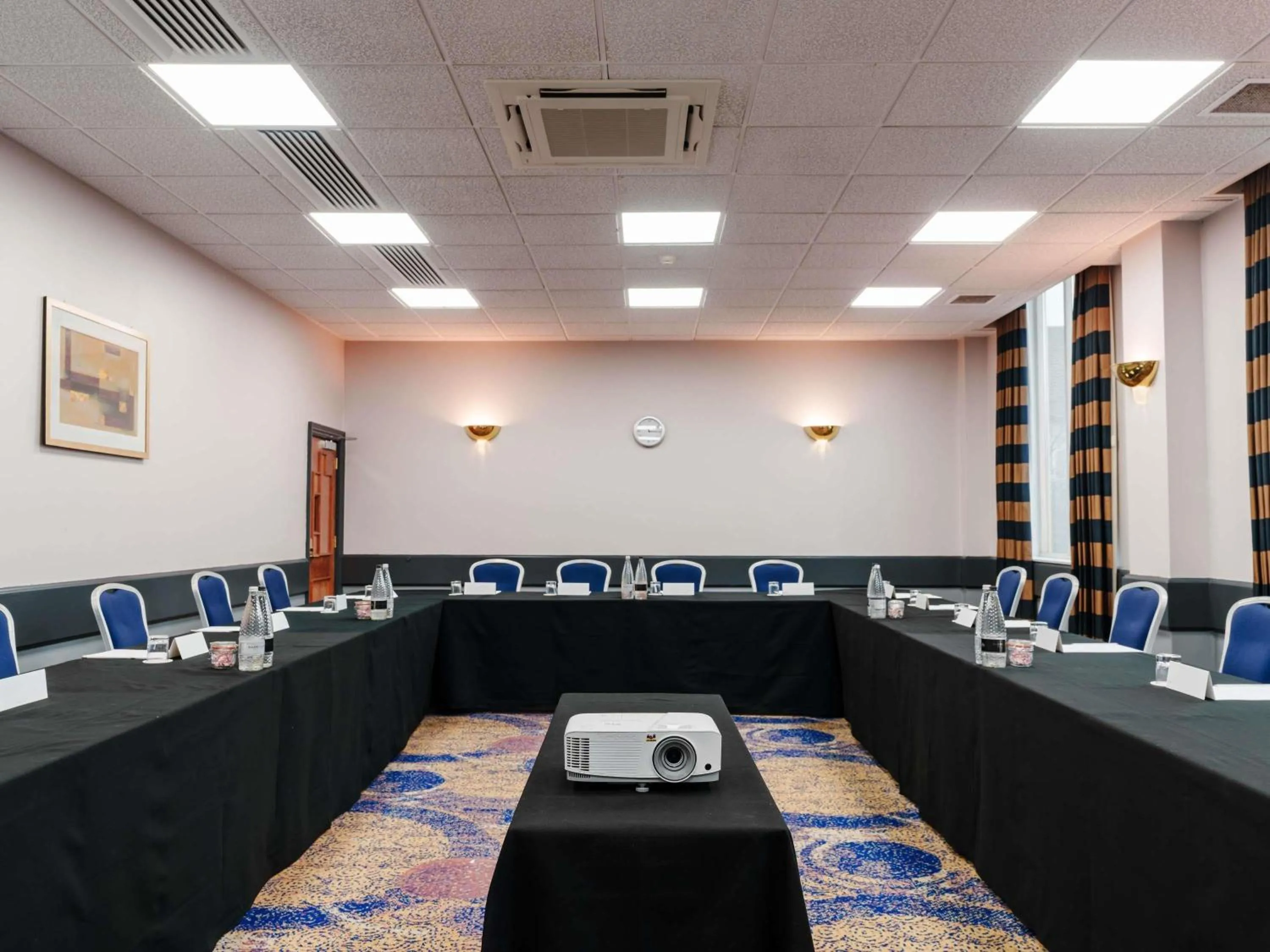 Meeting/conference room in Mercure Daventry Court Hotel