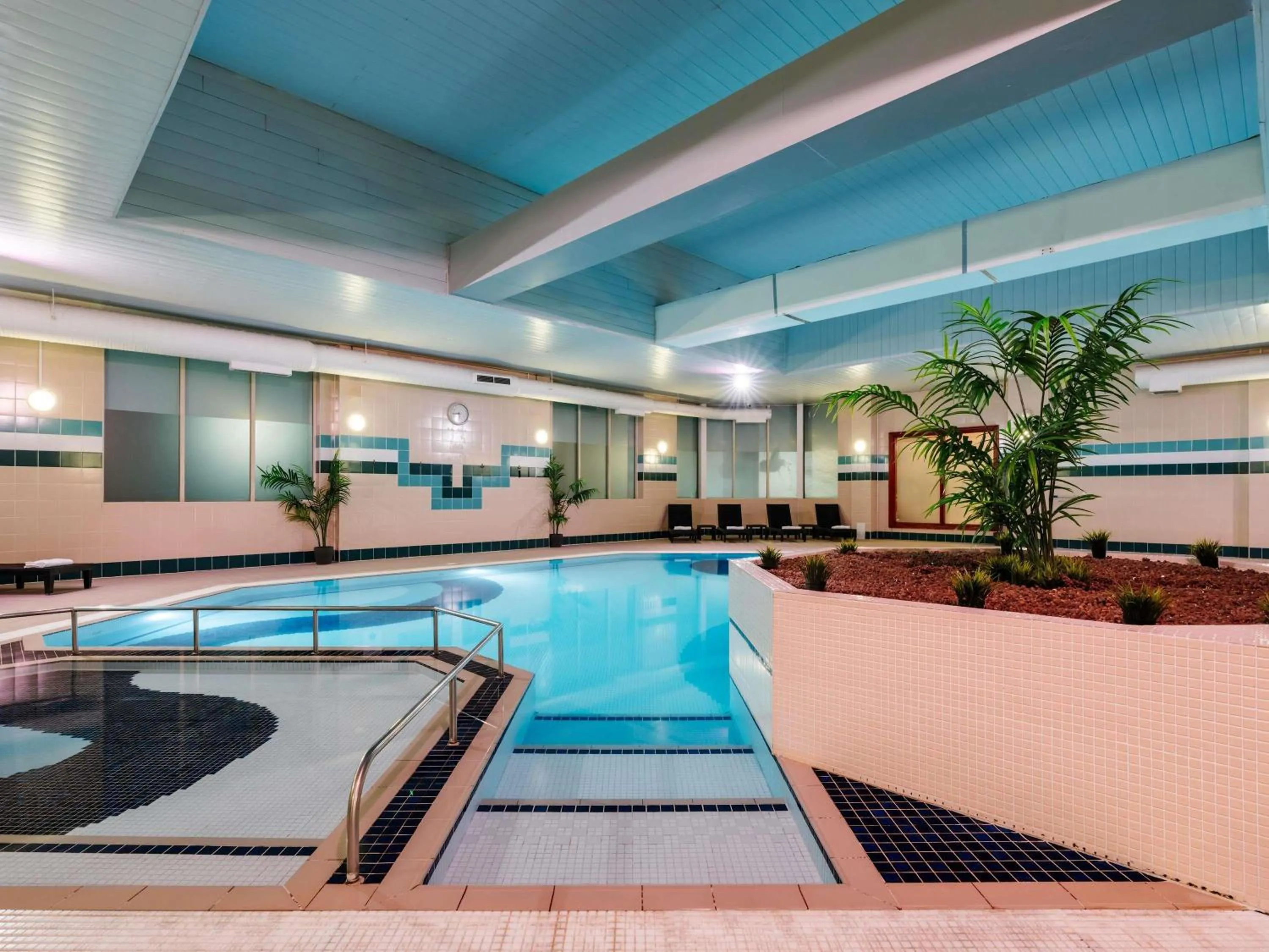 Pool view in Mercure Daventry Court Hotel