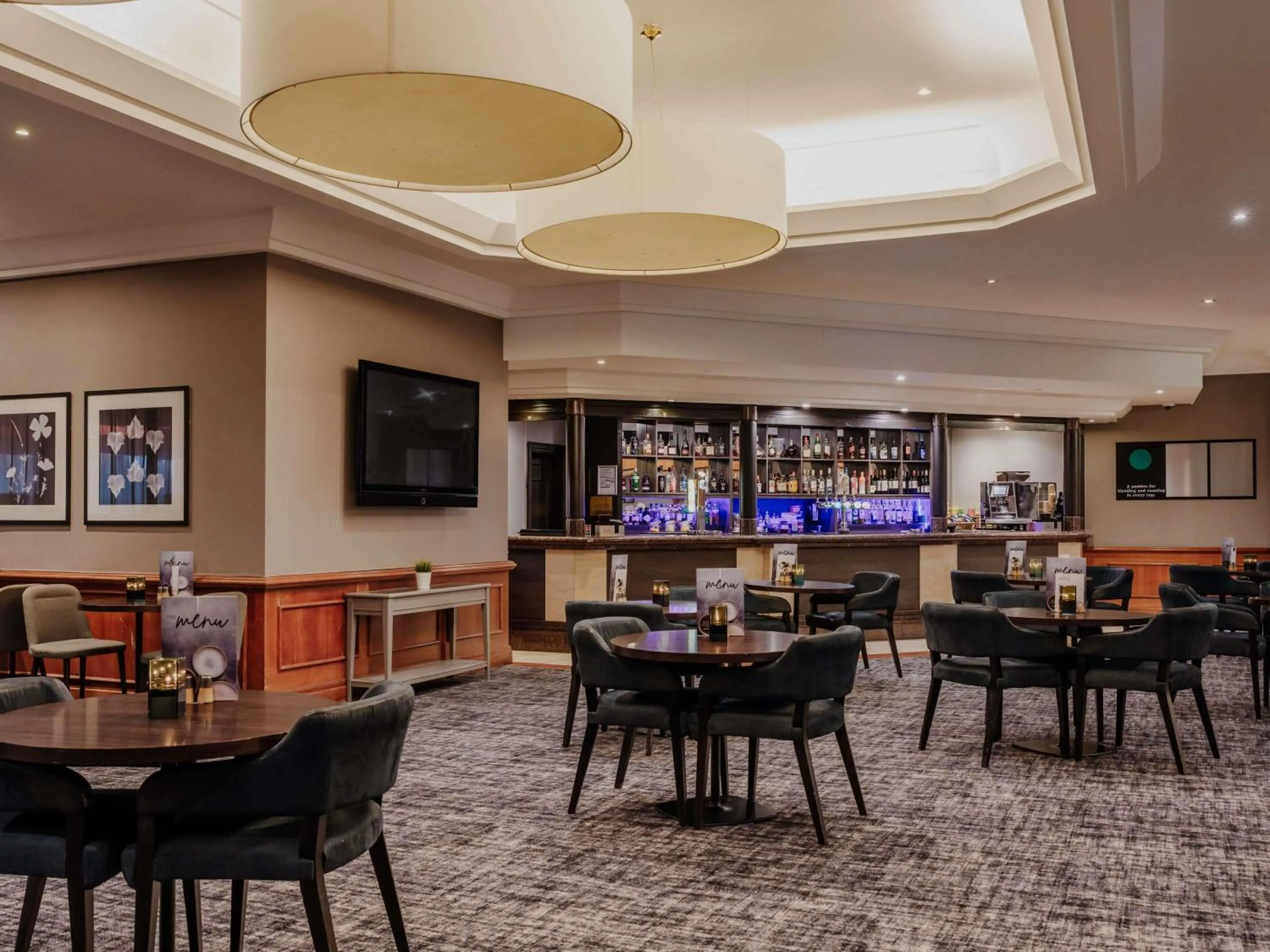 Lounge or bar in Mercure Daventry Court Hotel