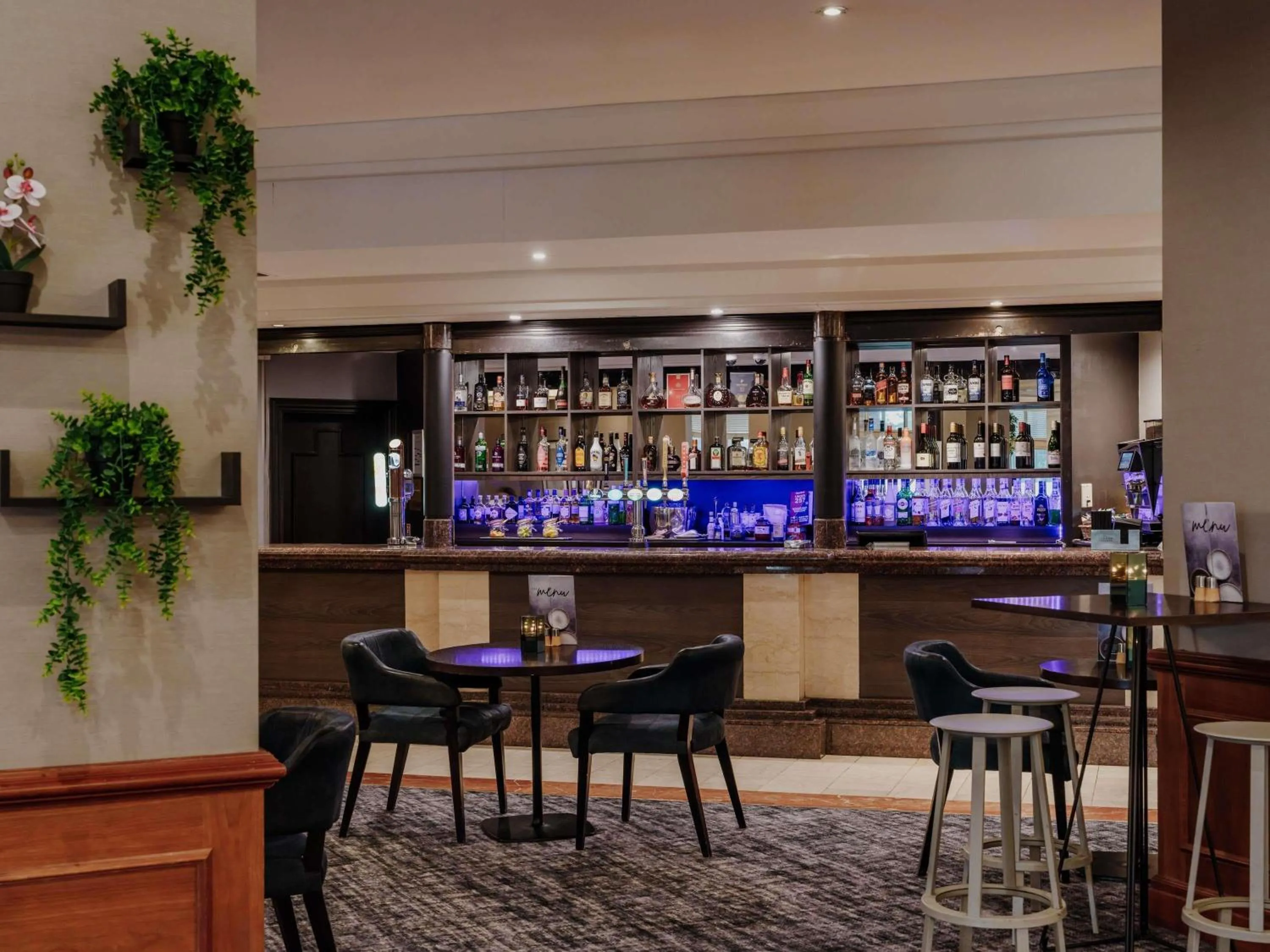 Lounge or bar in Mercure Daventry Court Hotel