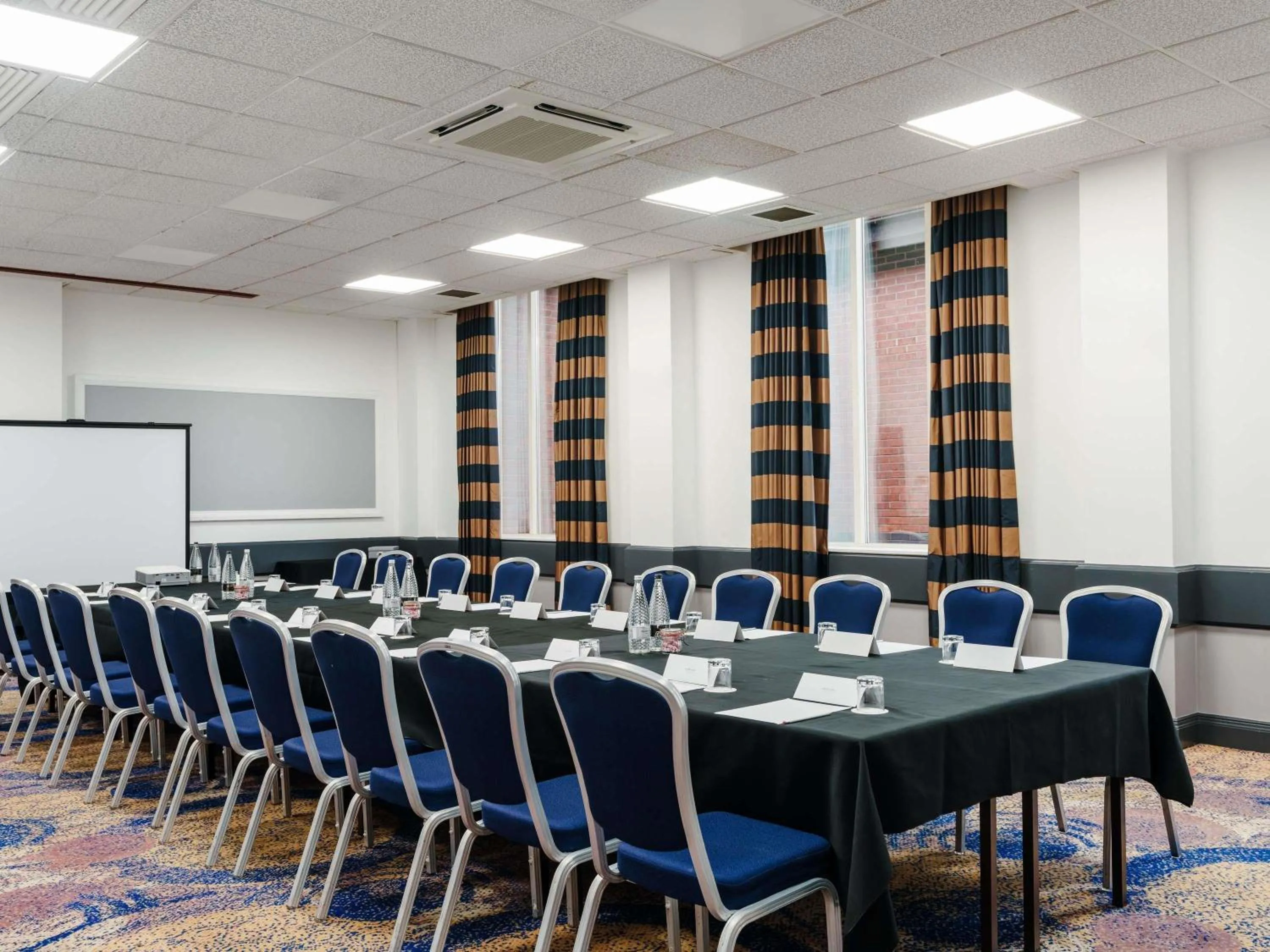 Meeting/conference room in Mercure Daventry Court Hotel