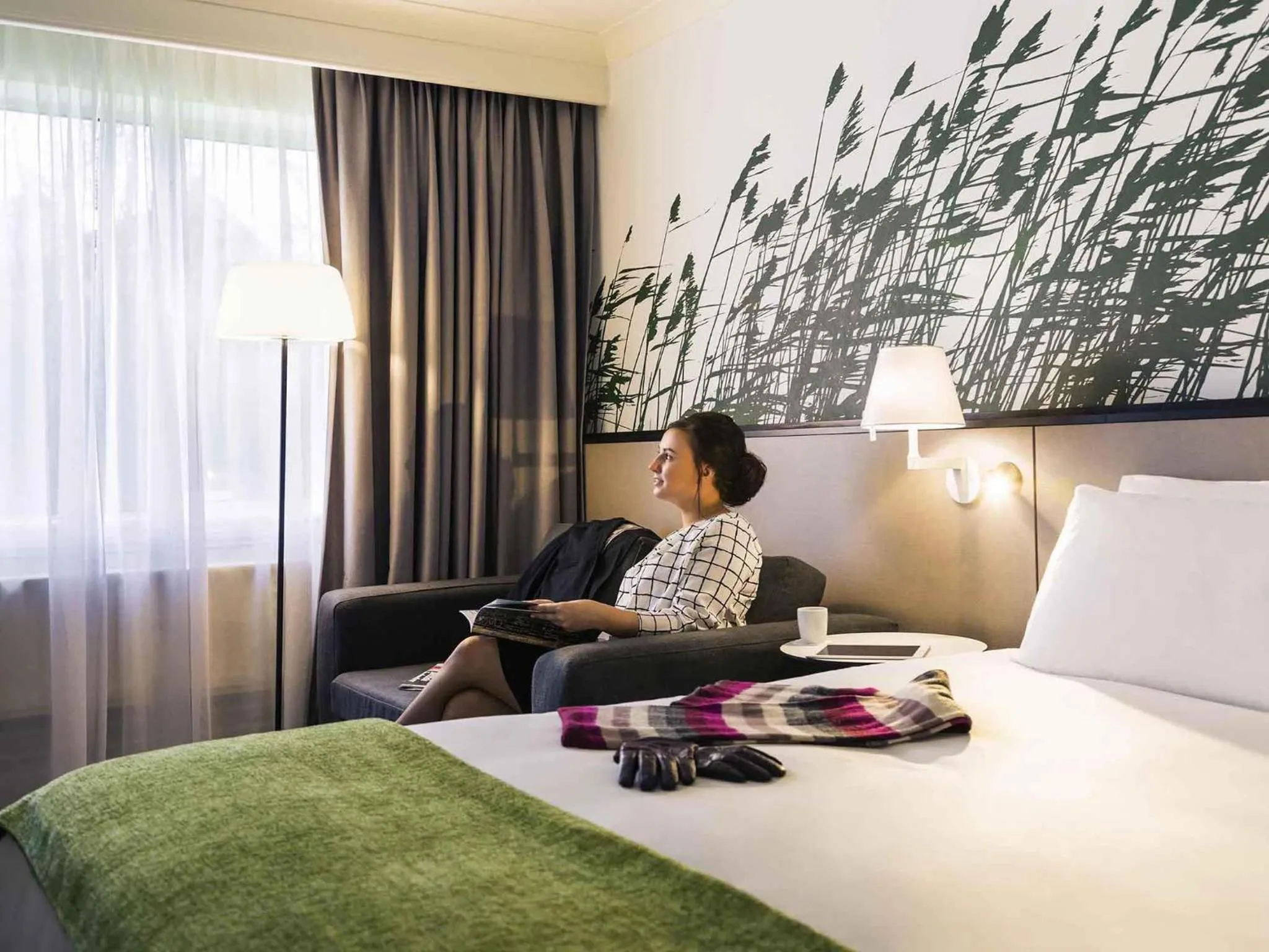 Bedroom, Bed in Mercure Daventry Court Hotel