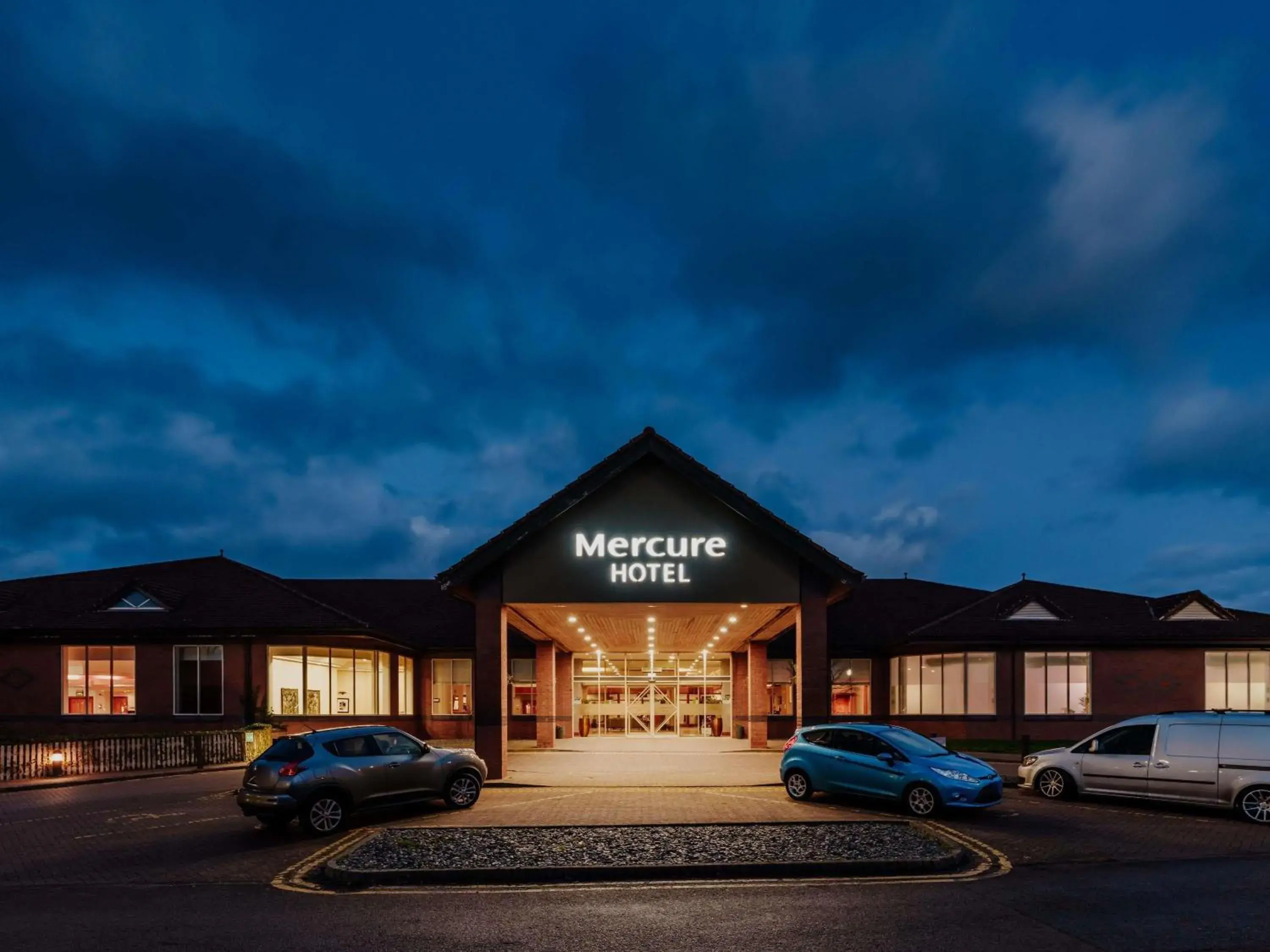 Property building in Mercure Daventry Court Hotel Property building in Mercure Daventry Court Hotel