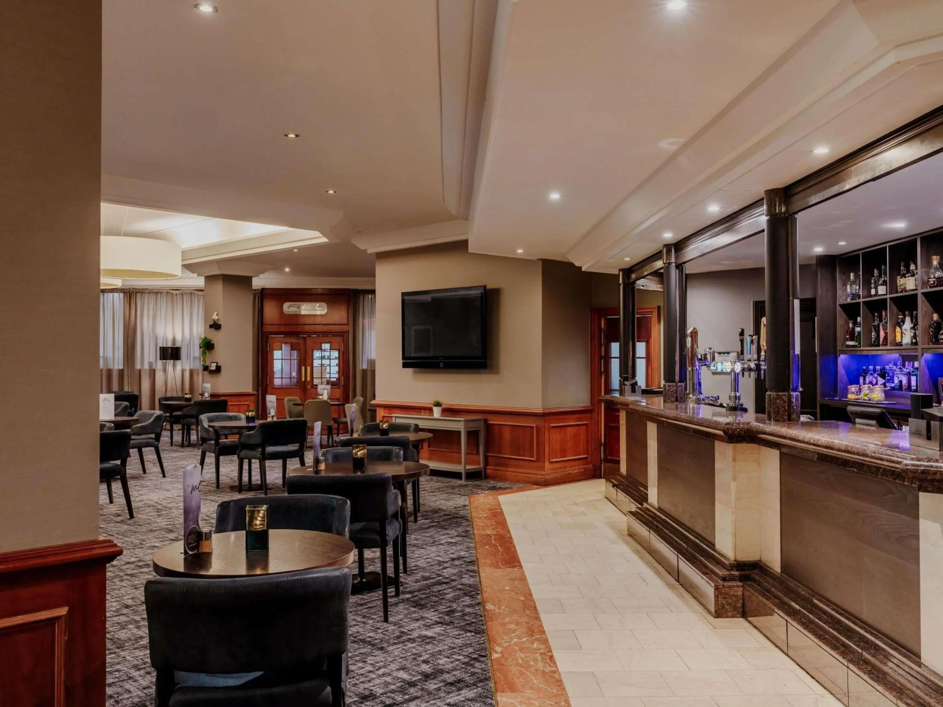 Lounge or bar in Mercure Daventry Court Hotel