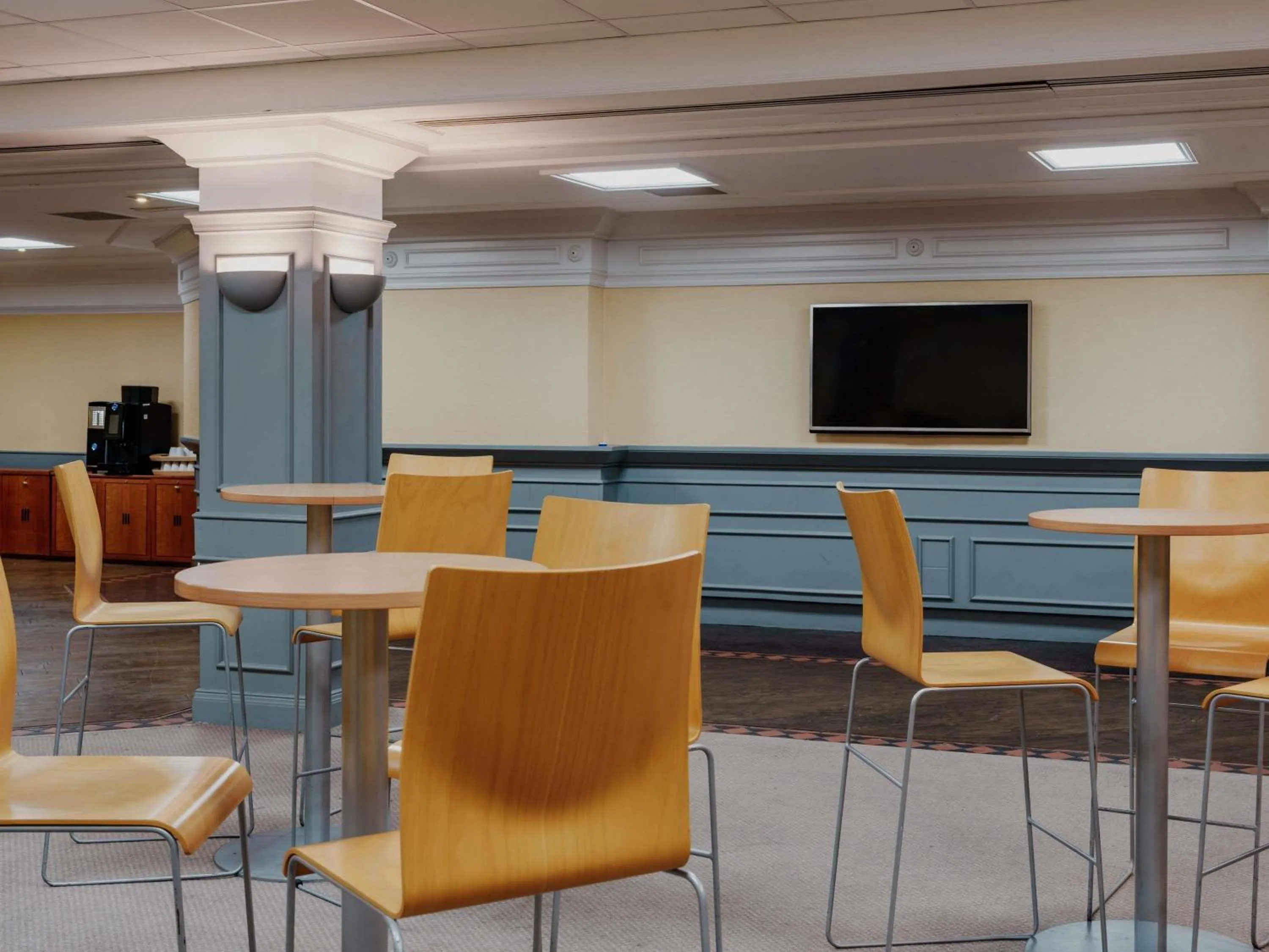 Meeting/conference room in Mercure Daventry Court Hotel