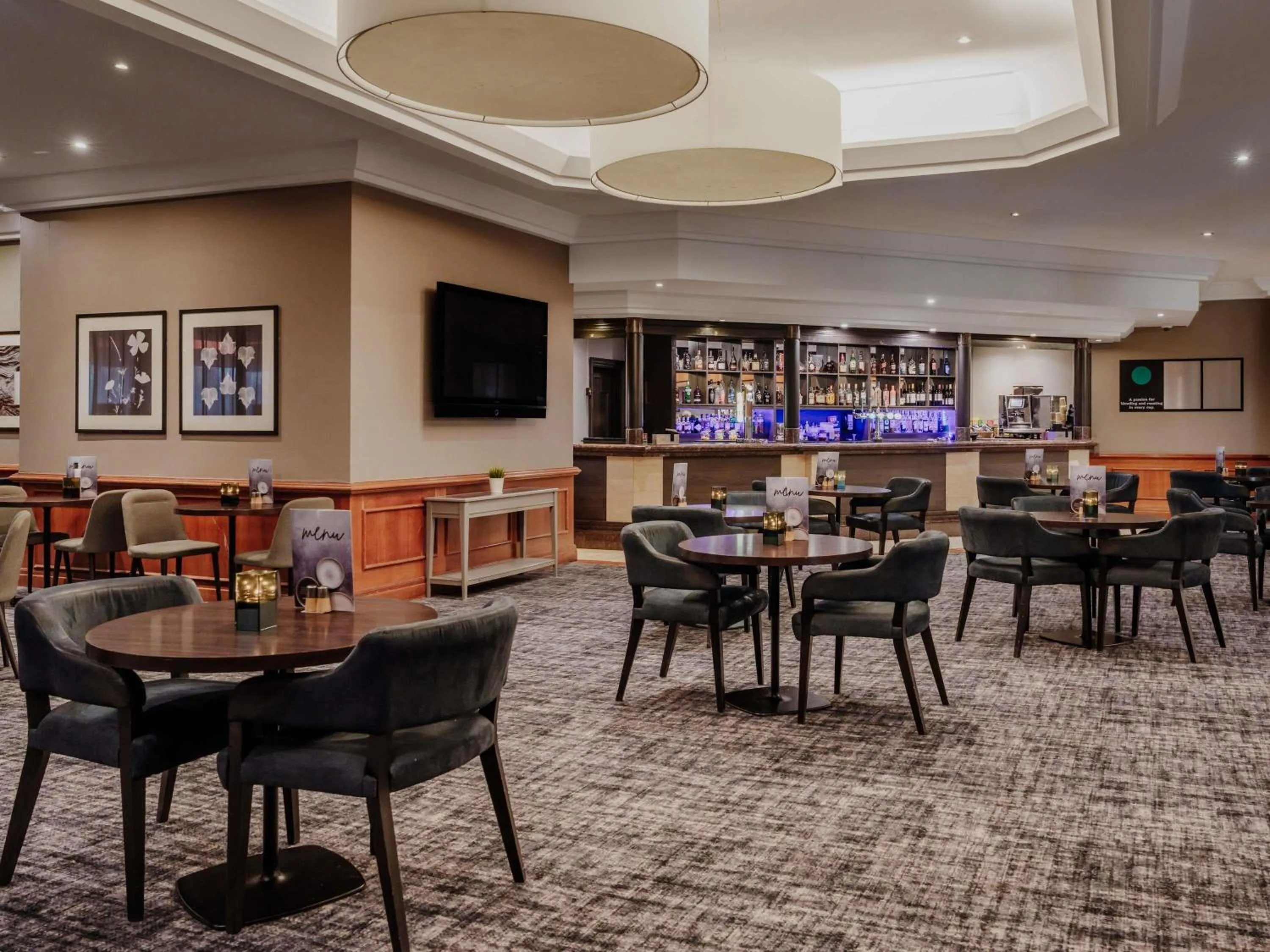 Lounge or bar in Mercure Daventry Court Hotel