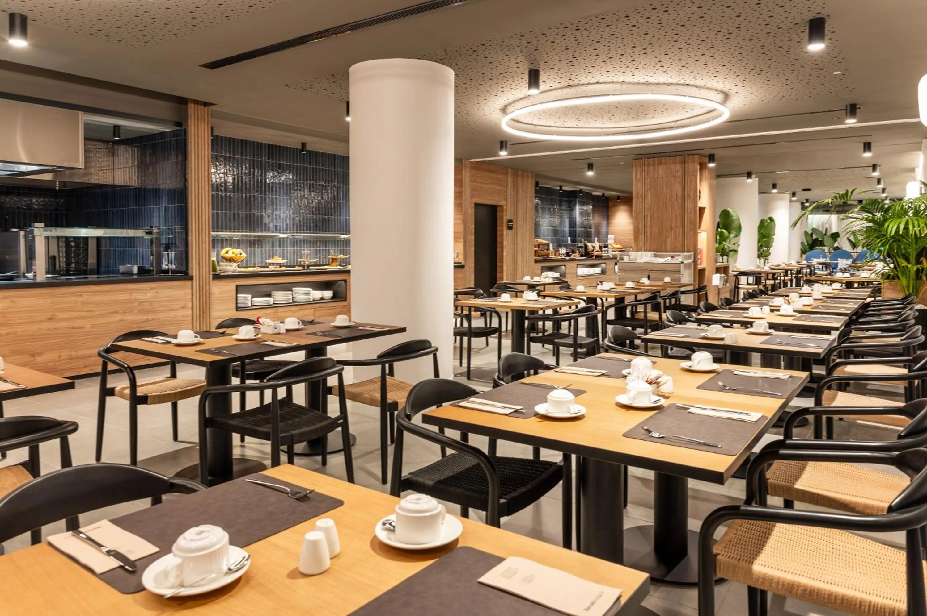 Restaurant/places to eat in Barceló Santa Cruz Contemporáneo