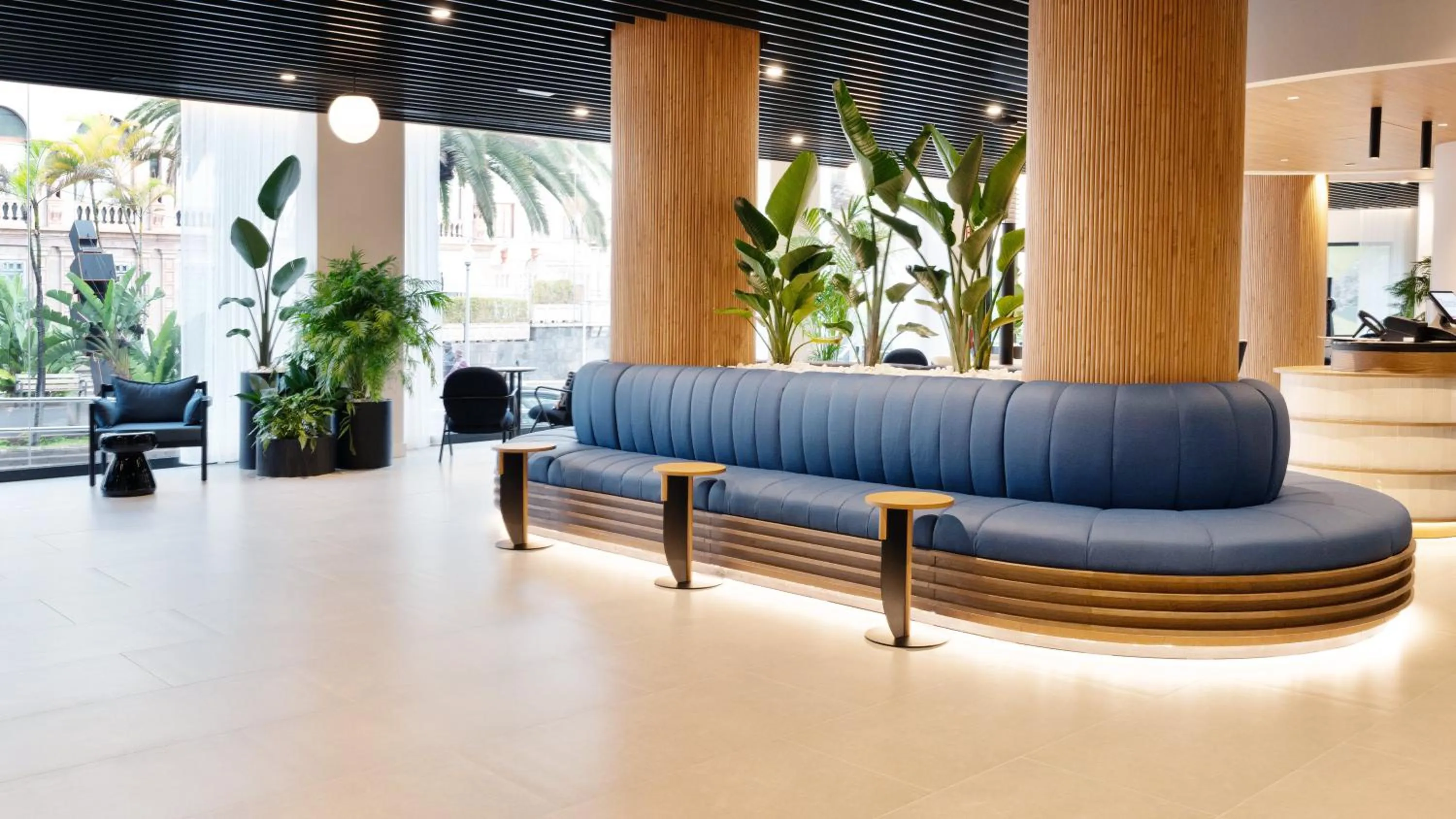 Lobby or reception in Barceló Santa Cruz Contemporáneo