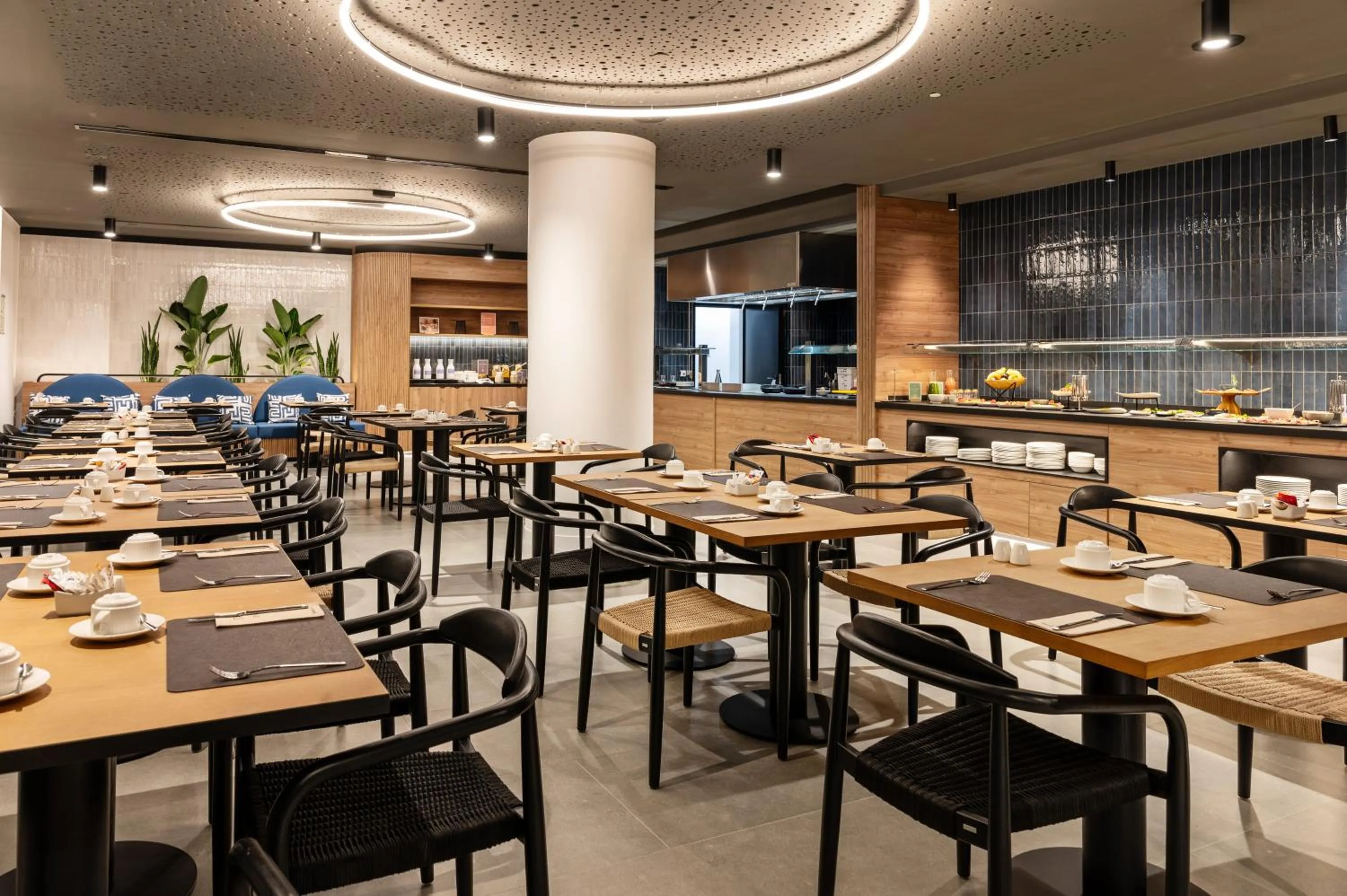 Restaurant/places to eat in Barceló Santa Cruz Contemporáneo