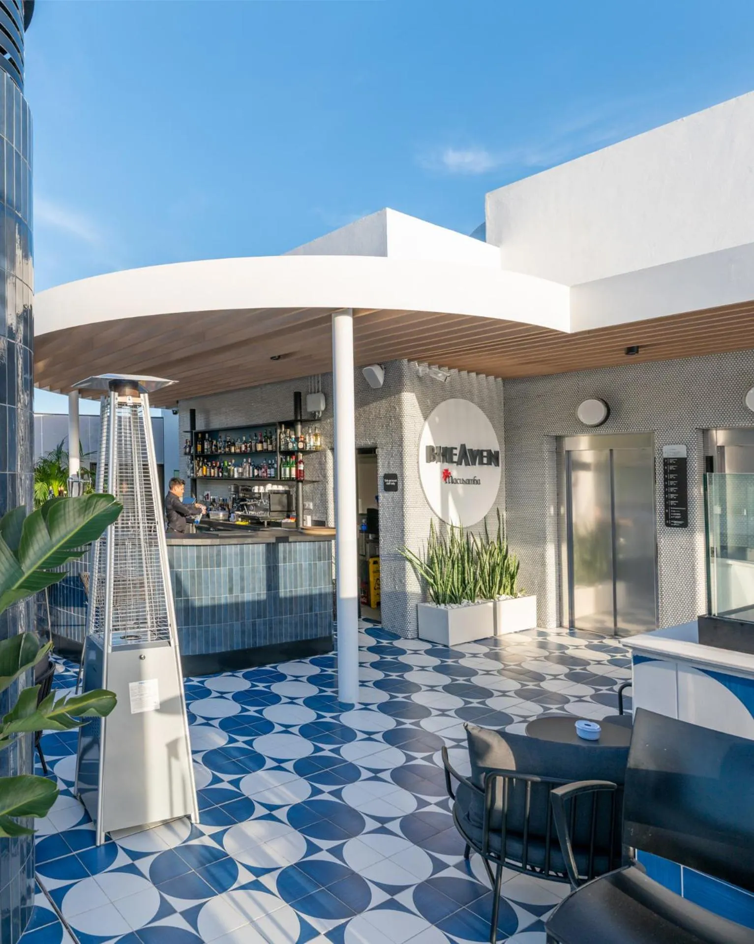 Restaurant/places to eat in Barceló Santa Cruz Contemporáneo