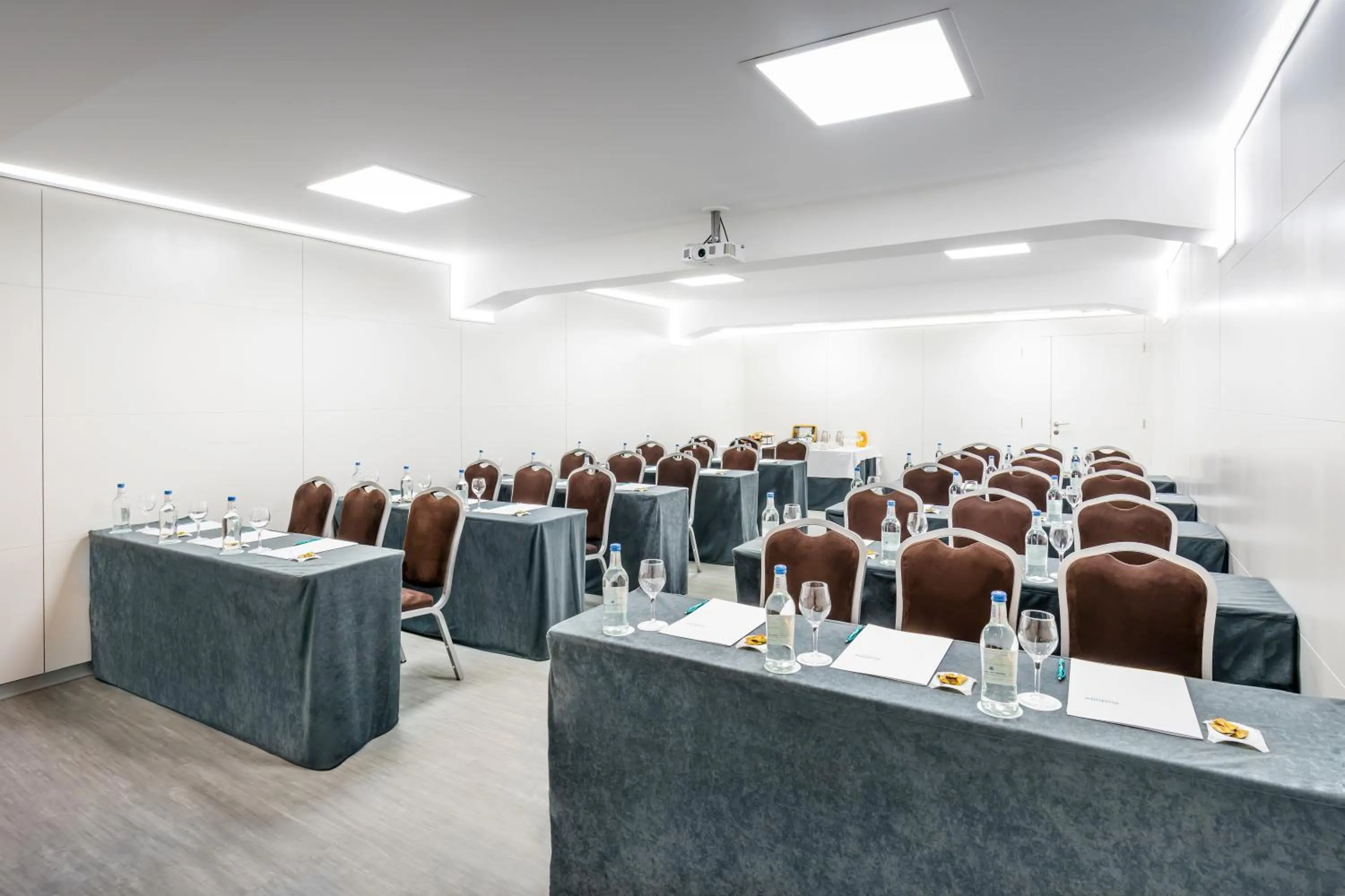 Meeting/conference room in Barceló Santa Cruz Contemporáneo