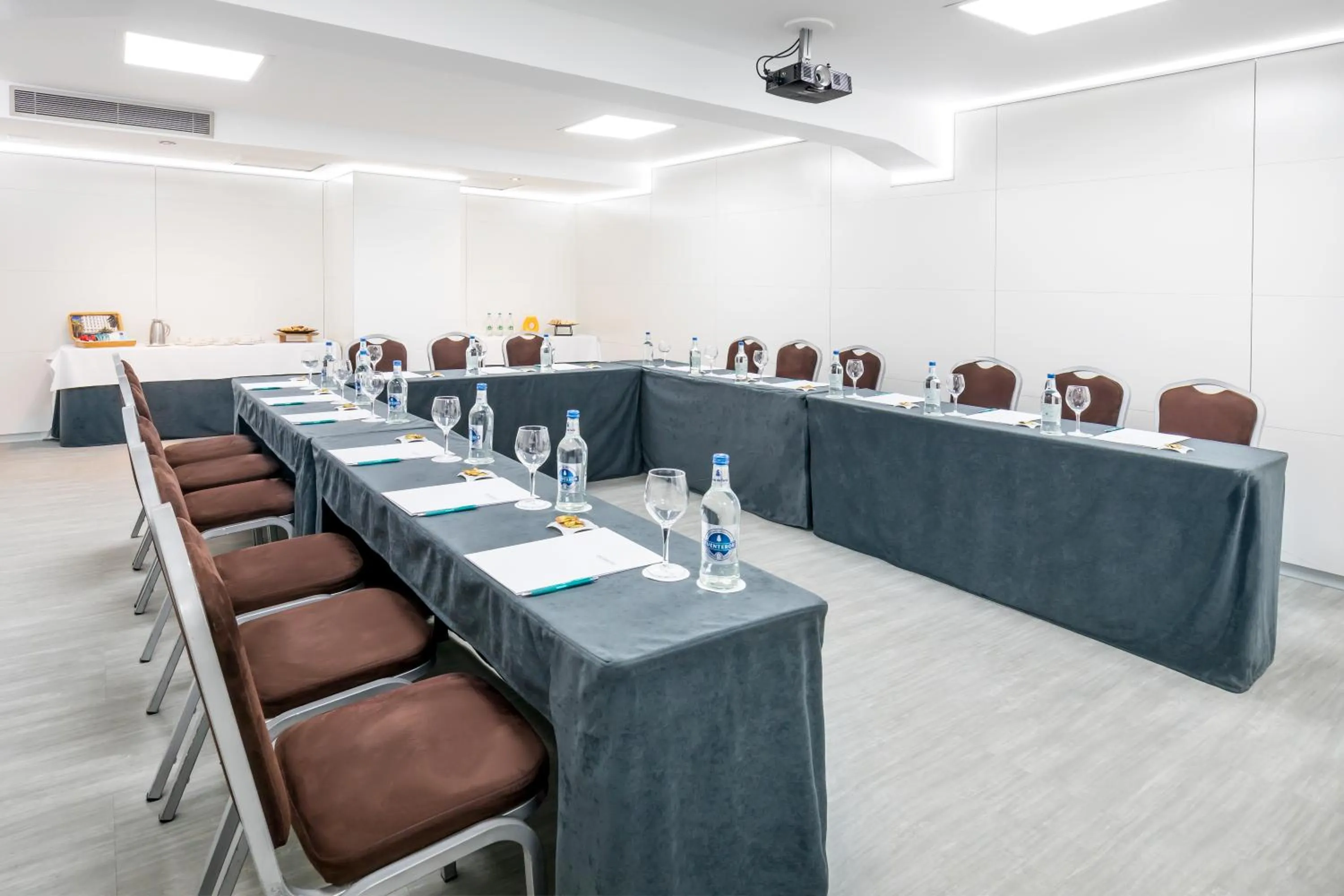 Meeting/conference room in Barceló Santa Cruz Contemporáneo