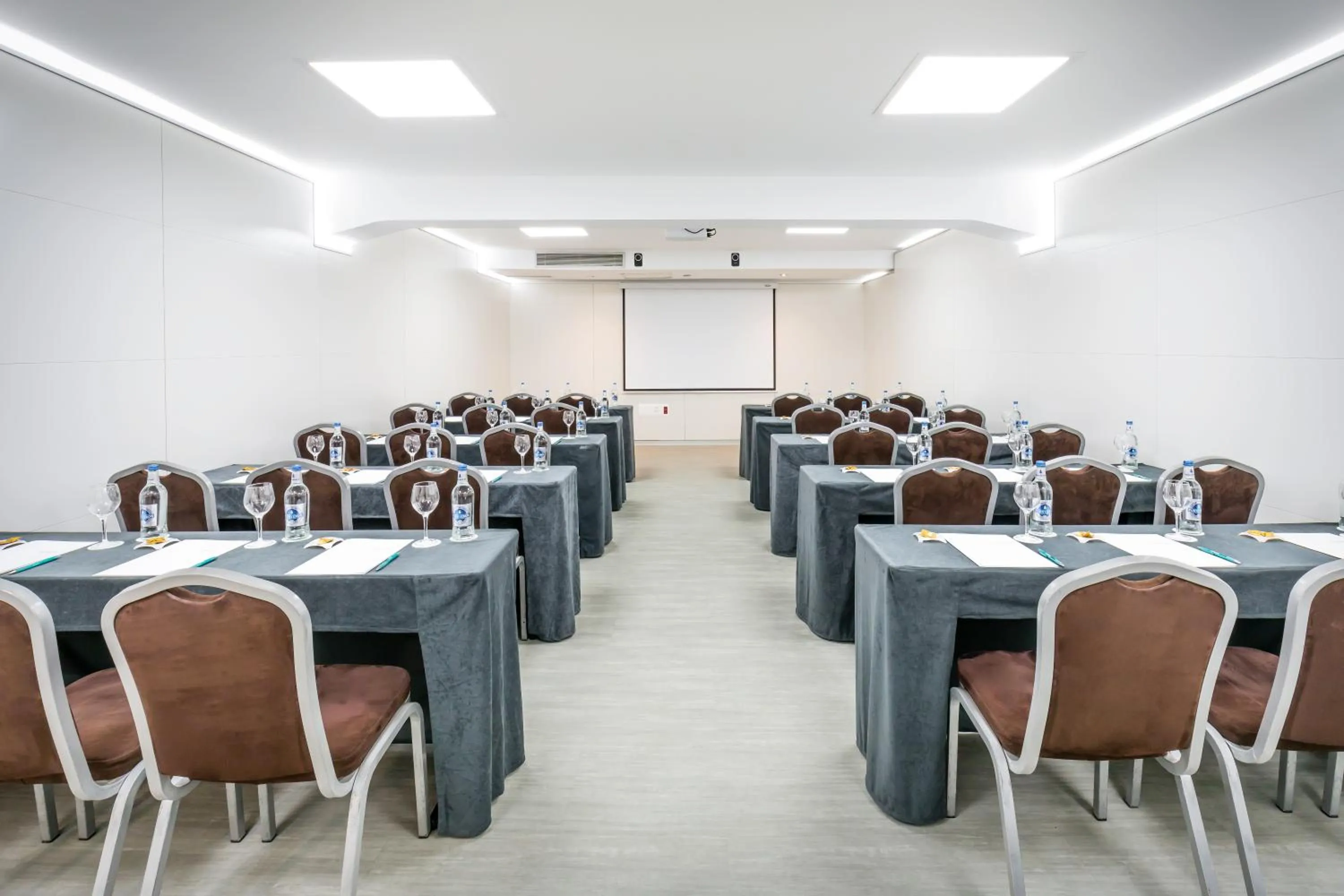 Meeting/conference room in Barceló Santa Cruz Contemporáneo