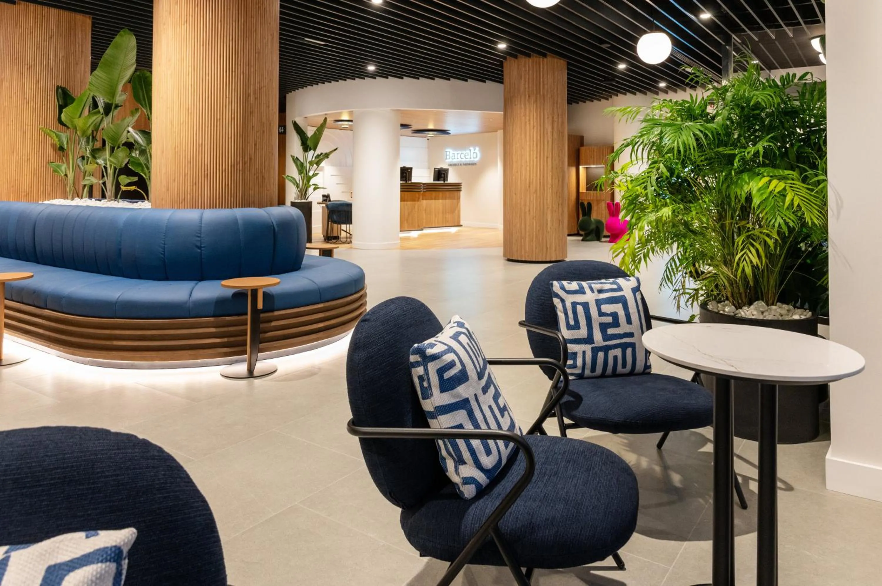 Lobby or reception in Barceló Santa Cruz Contemporáneo