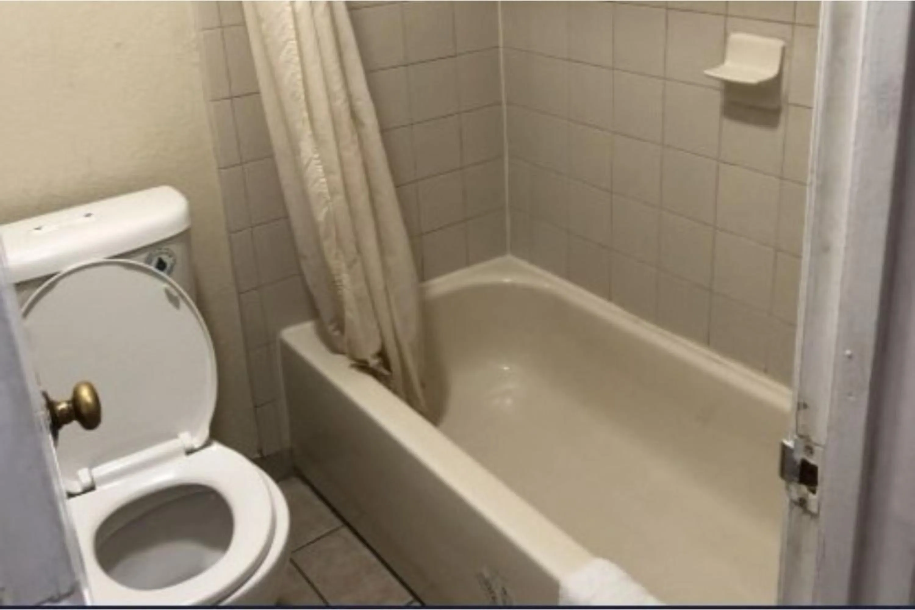 Bath in Golden Inn Dallas by Hotel O