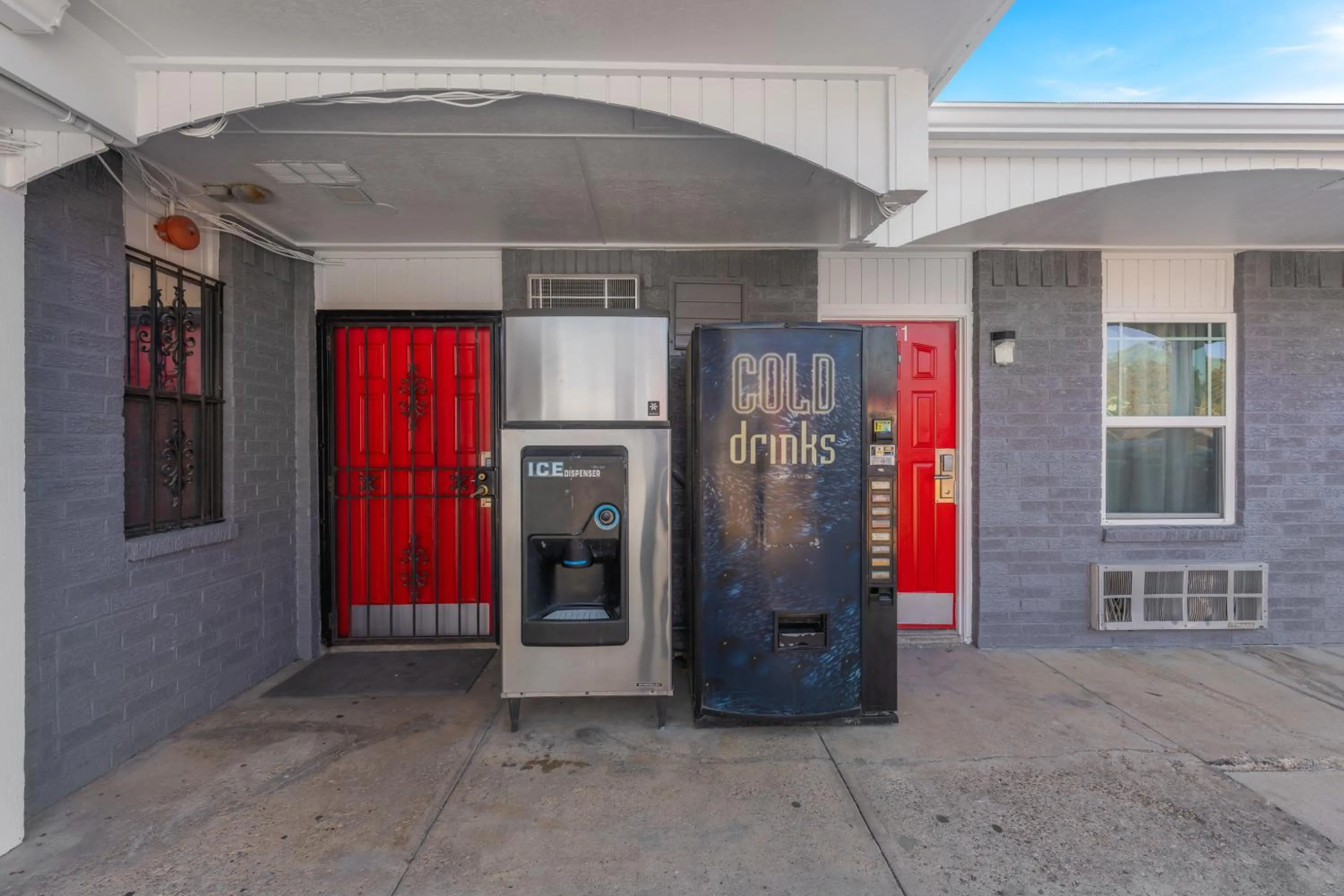 vending machine in Golden Inn Dallas by Hotel O