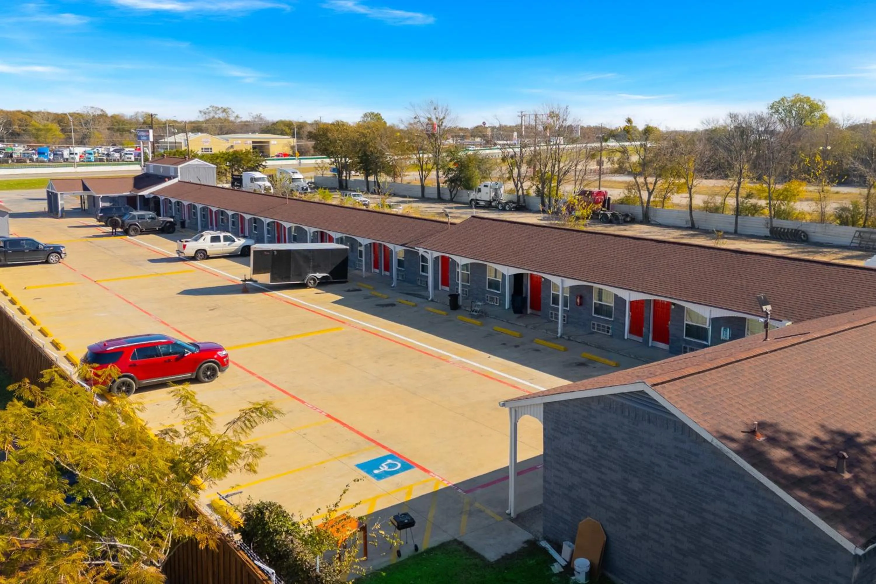 Parking in Golden Inn Dallas by Hotel O