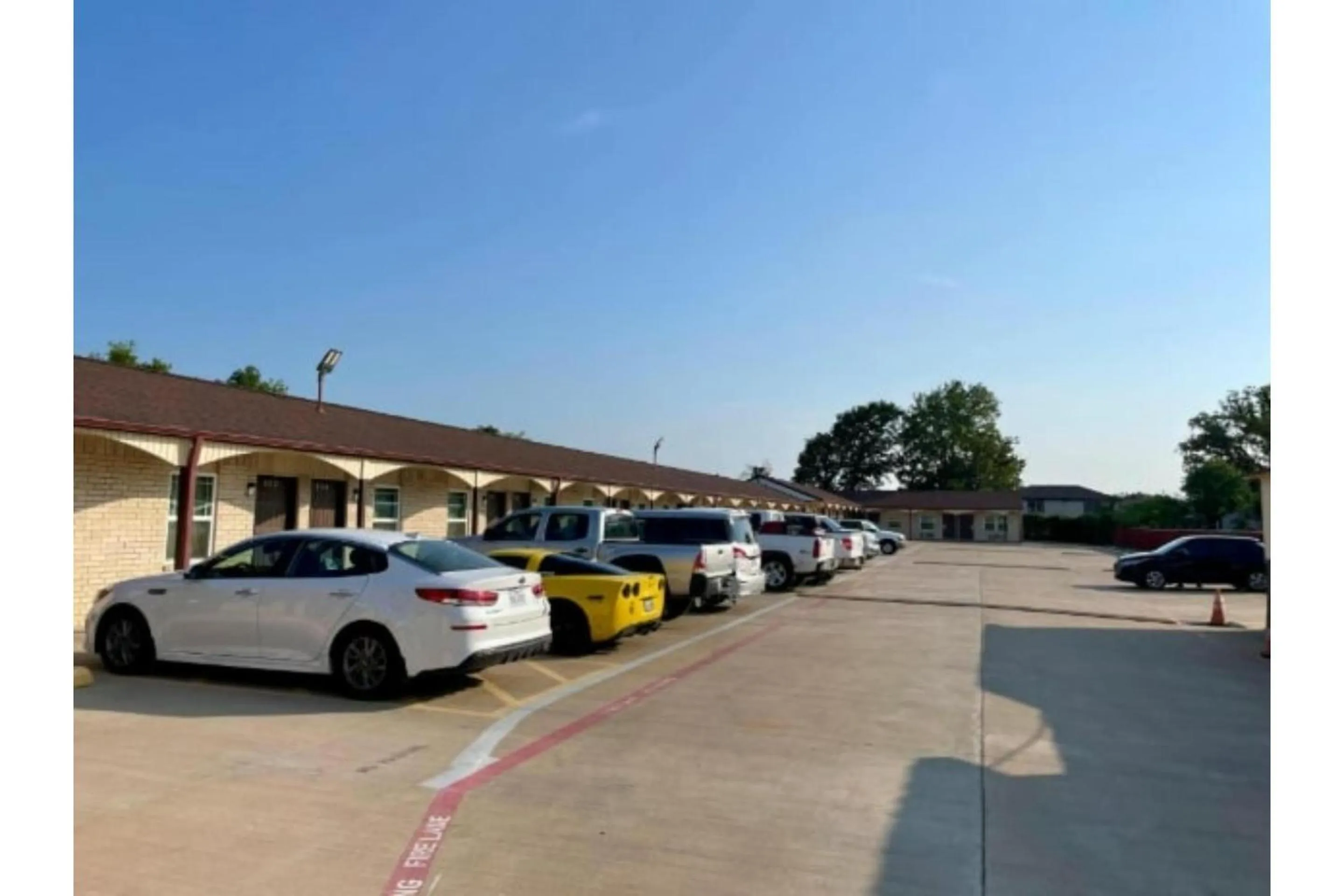 Parking in Golden Inn Dallas by Hotel O