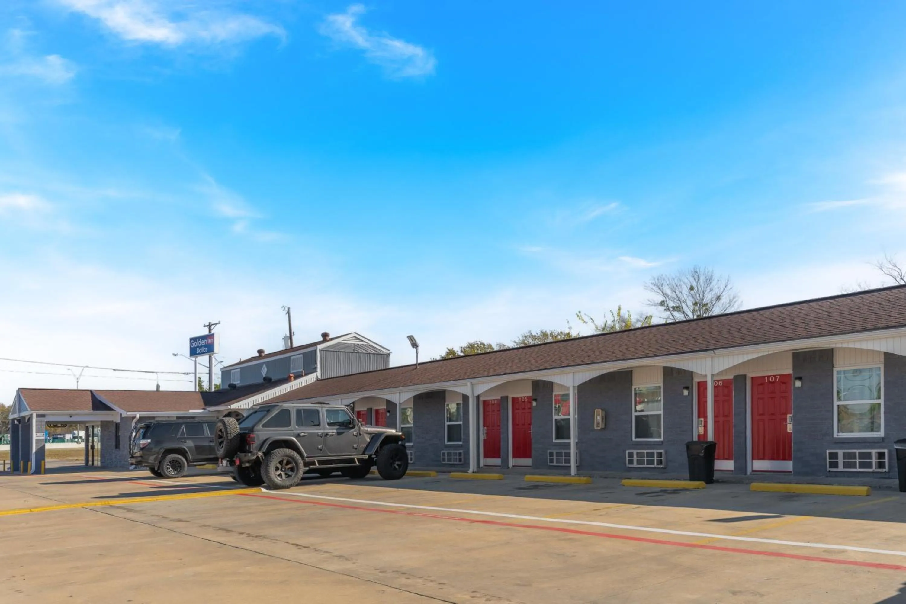 Parking in Golden Inn Dallas by Hotel O