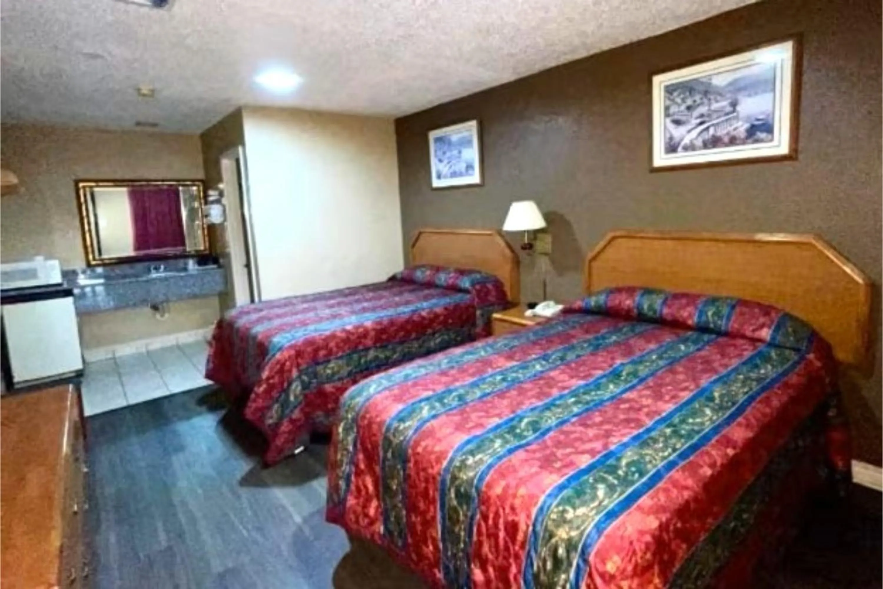 Bedroom, Bed in Golden Inn Dallas by Hotel O