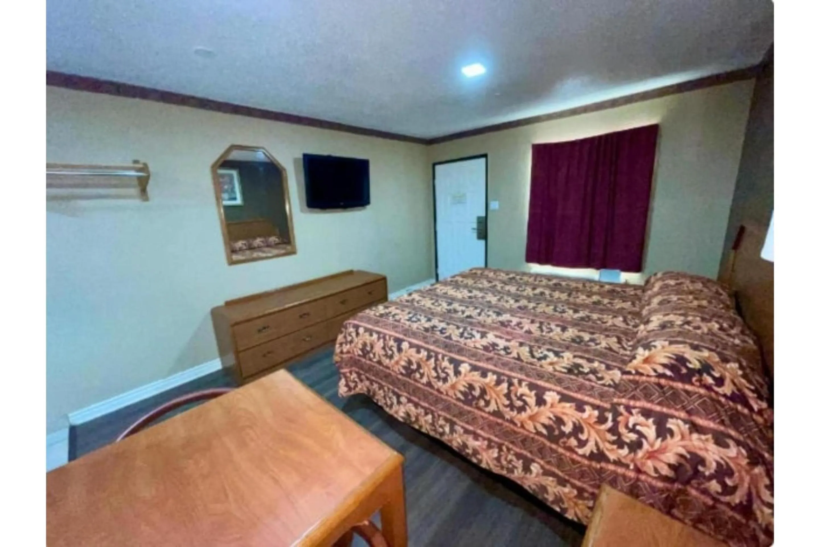 Bedroom, Bed in Golden Inn Dallas by Hotel O