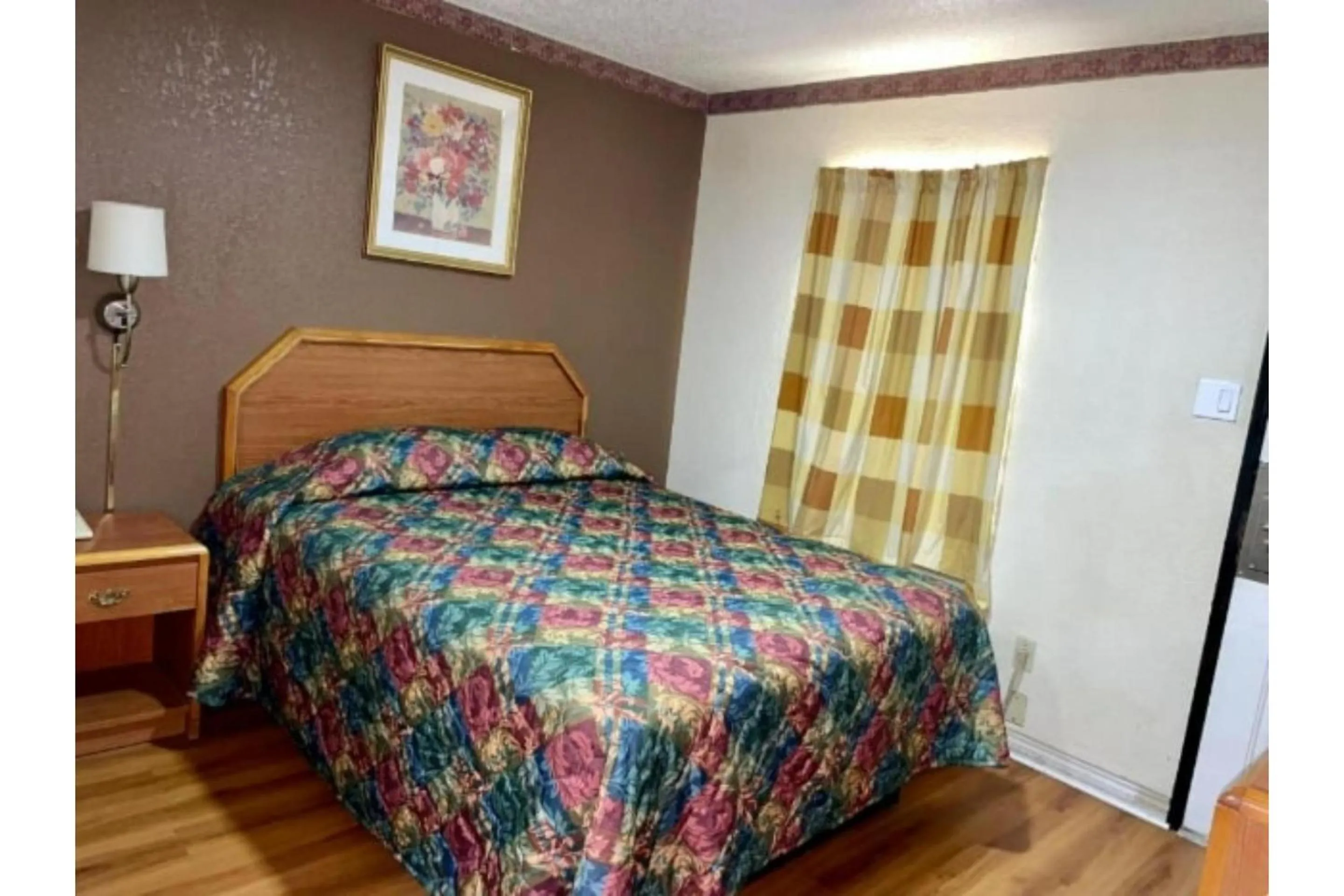 Bedroom, Bed in Golden Inn Dallas by Hotel O