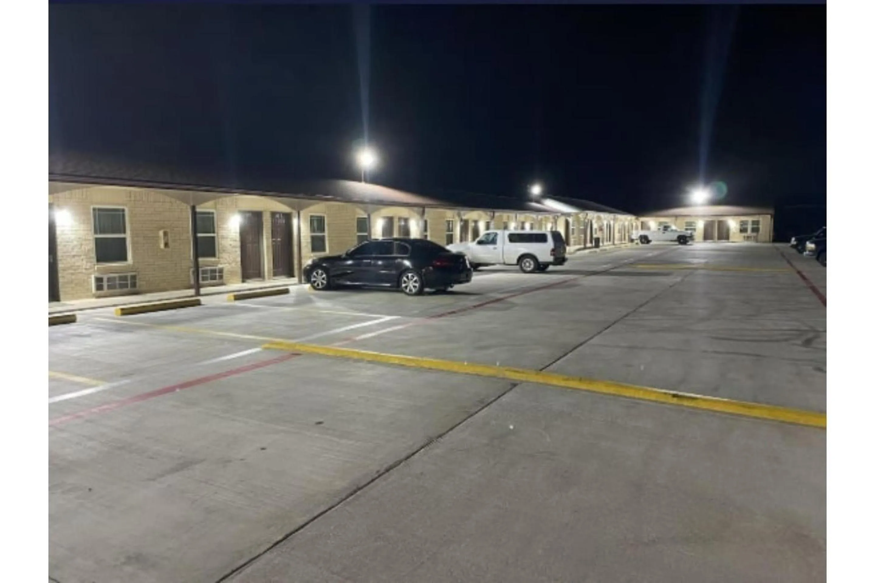 Parking in Golden Inn Dallas by Hotel O