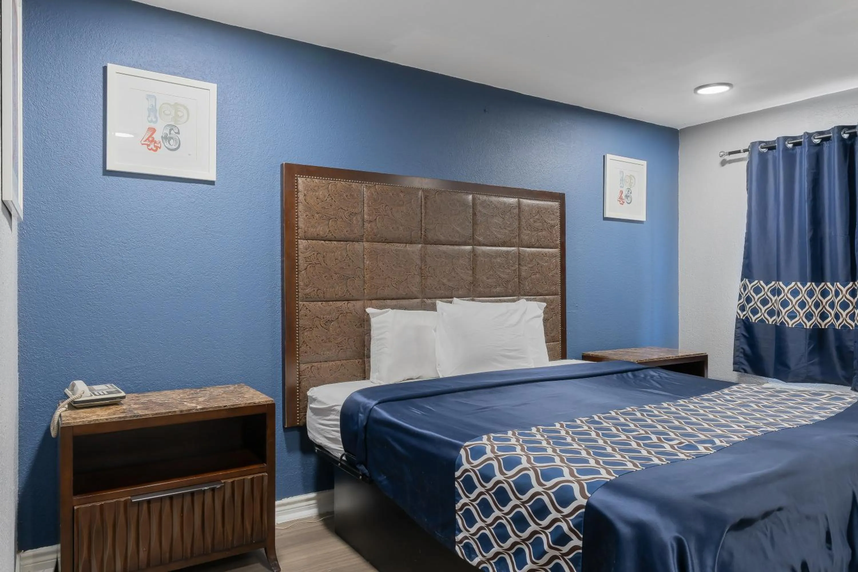 Bed in Golden Inn Dallas by Hotel O