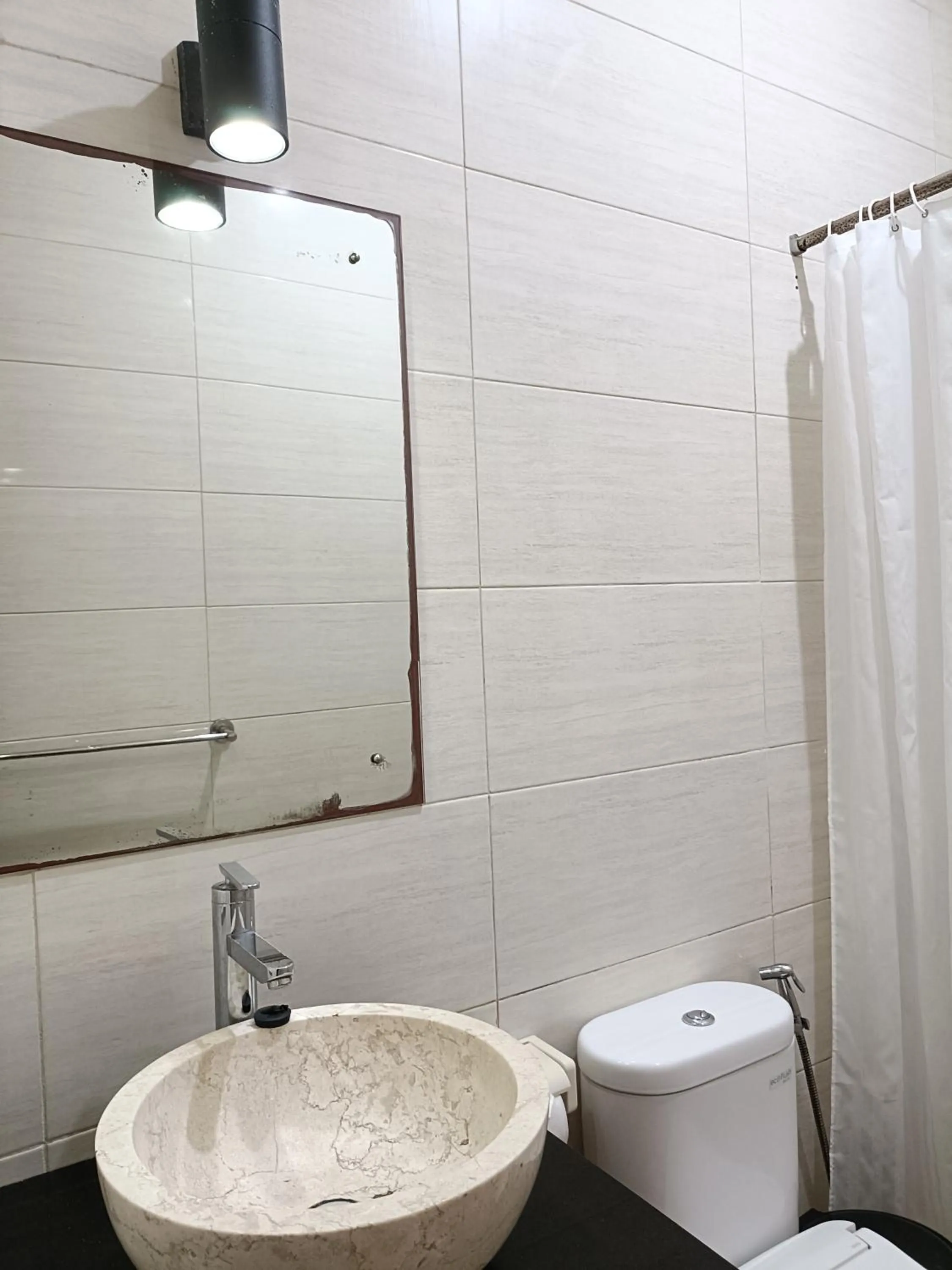 Shower in Ngetis Home Stay