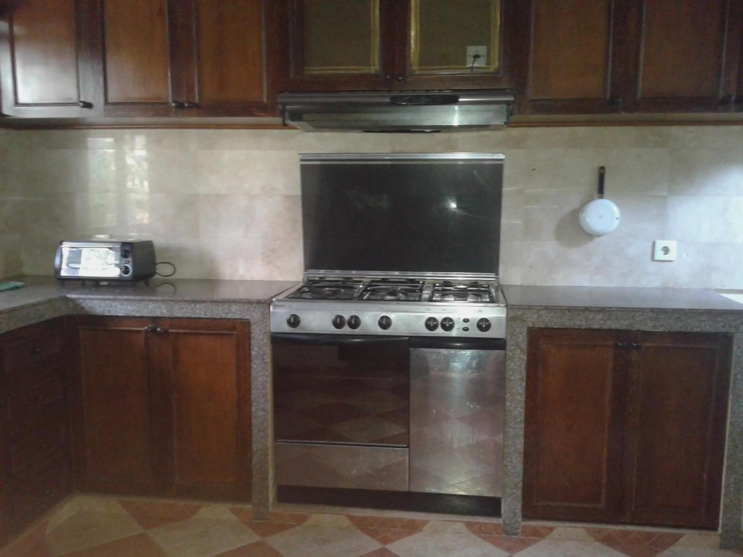 Kitchen or kitchenette in Ngetis Home Stay